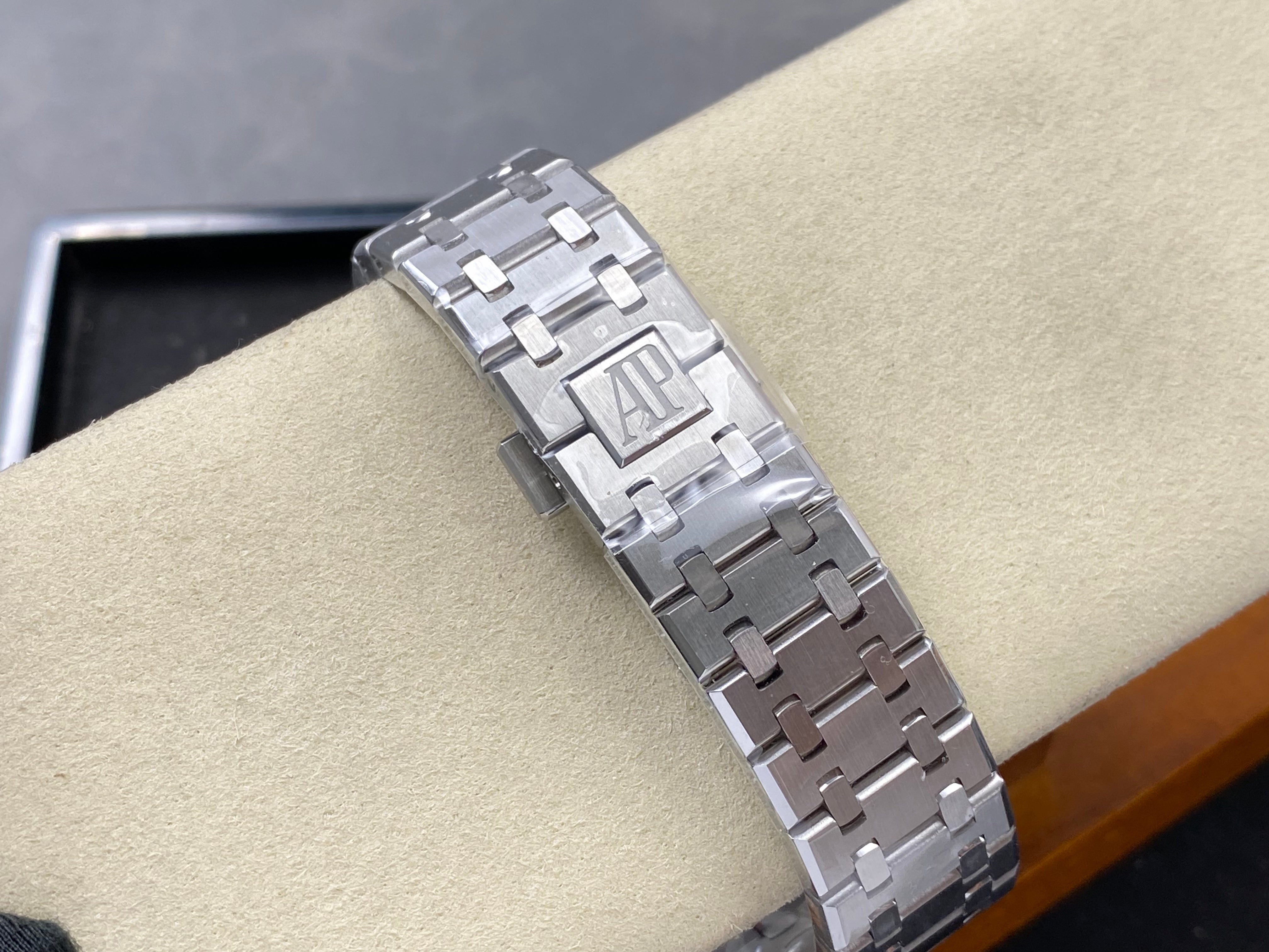 Audemars Piguet Royal Oak Selfwinding 41mm 15400OR Blue Dial