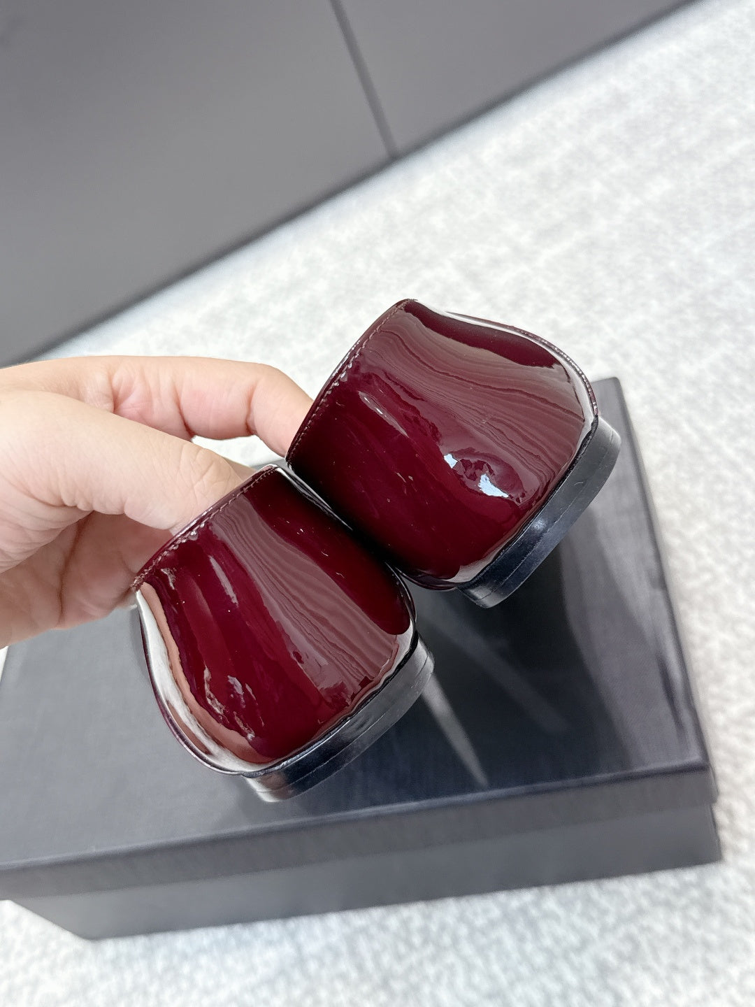 YSL 26ss Square Toe Loafers Burgundy Patent Leather 662736