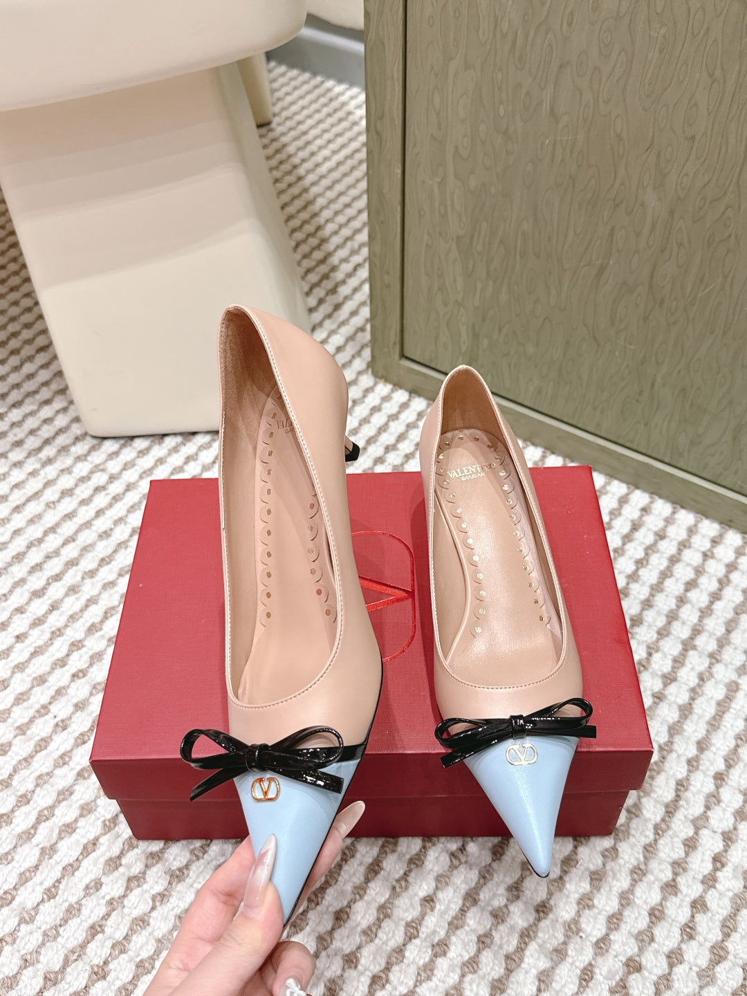 VT 26s Pump 45 Beige Blue Genuine Leather 612252