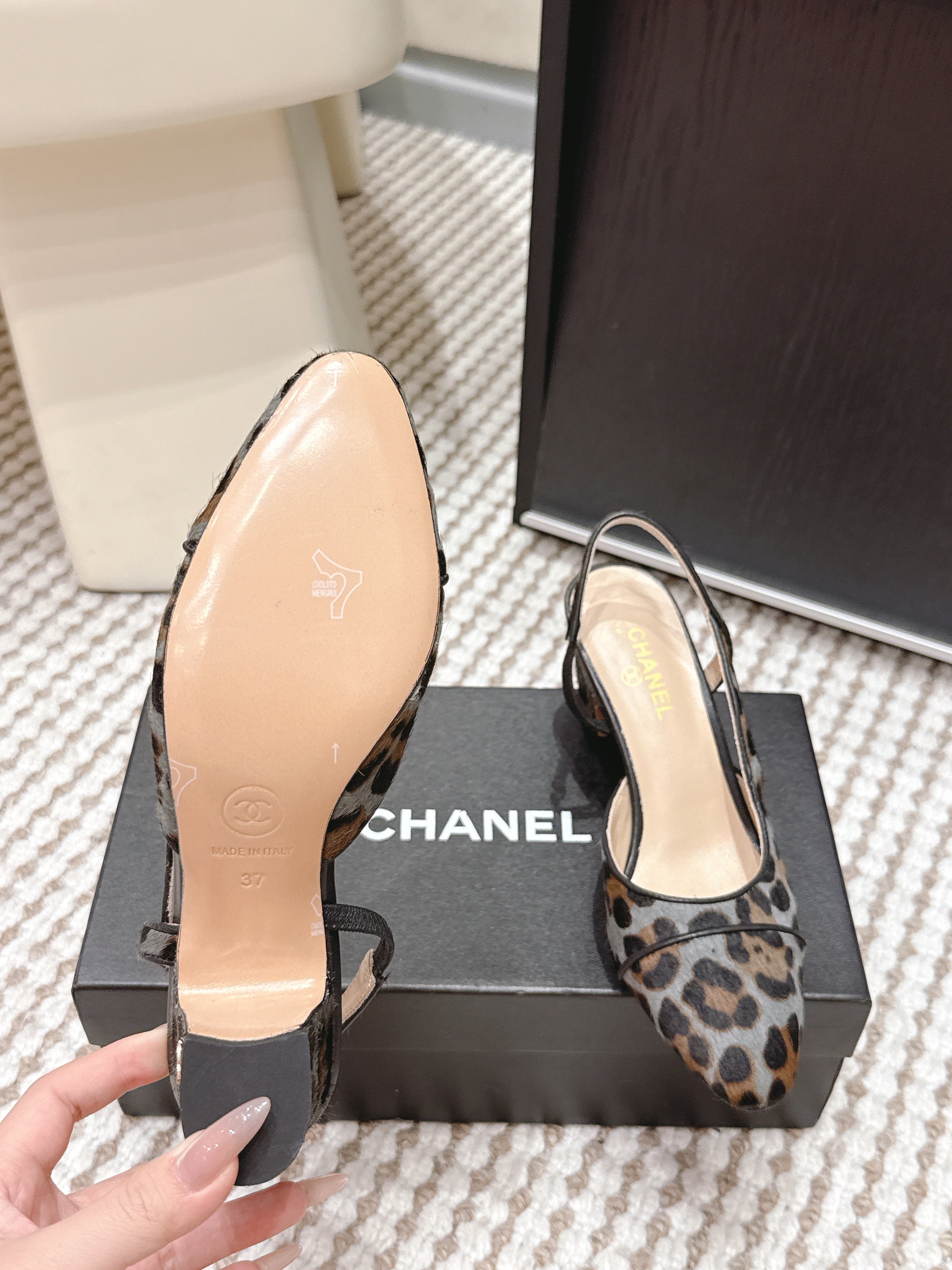 CC 26s Slingback 65 Black Blue Leopard Leather 652653