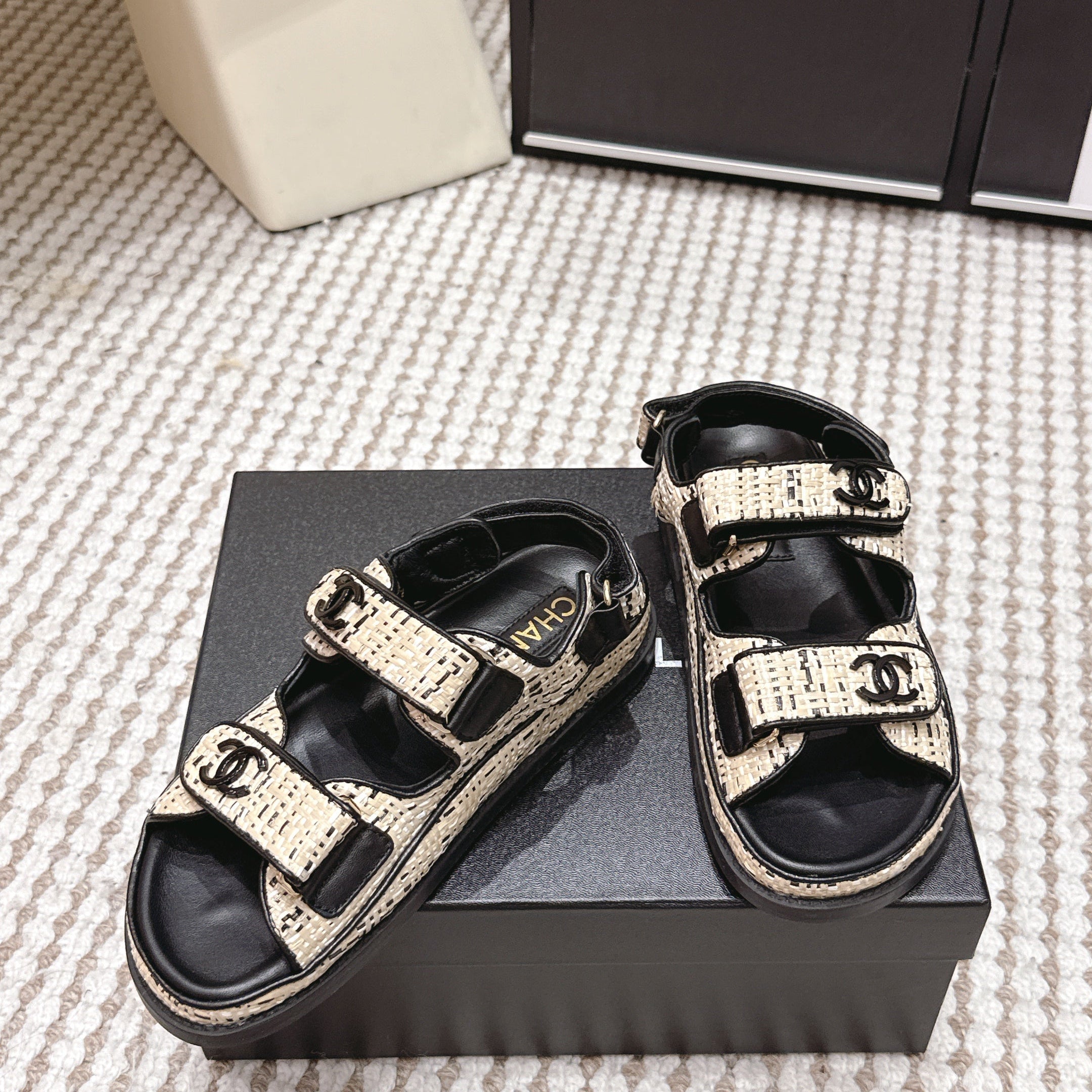CC 26s Sandals Leather Raffia