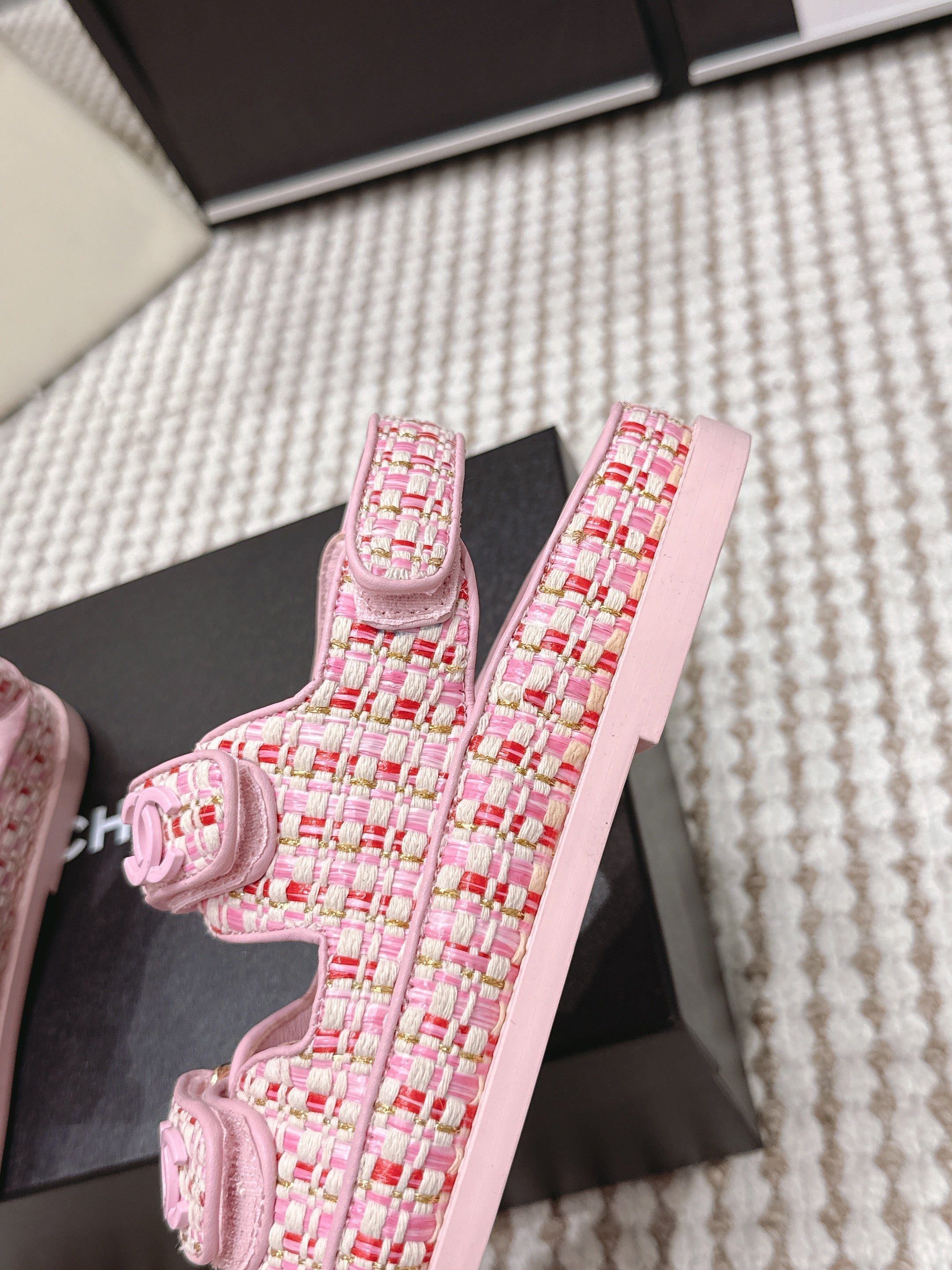 CC 26s Sandals Leather Raffia