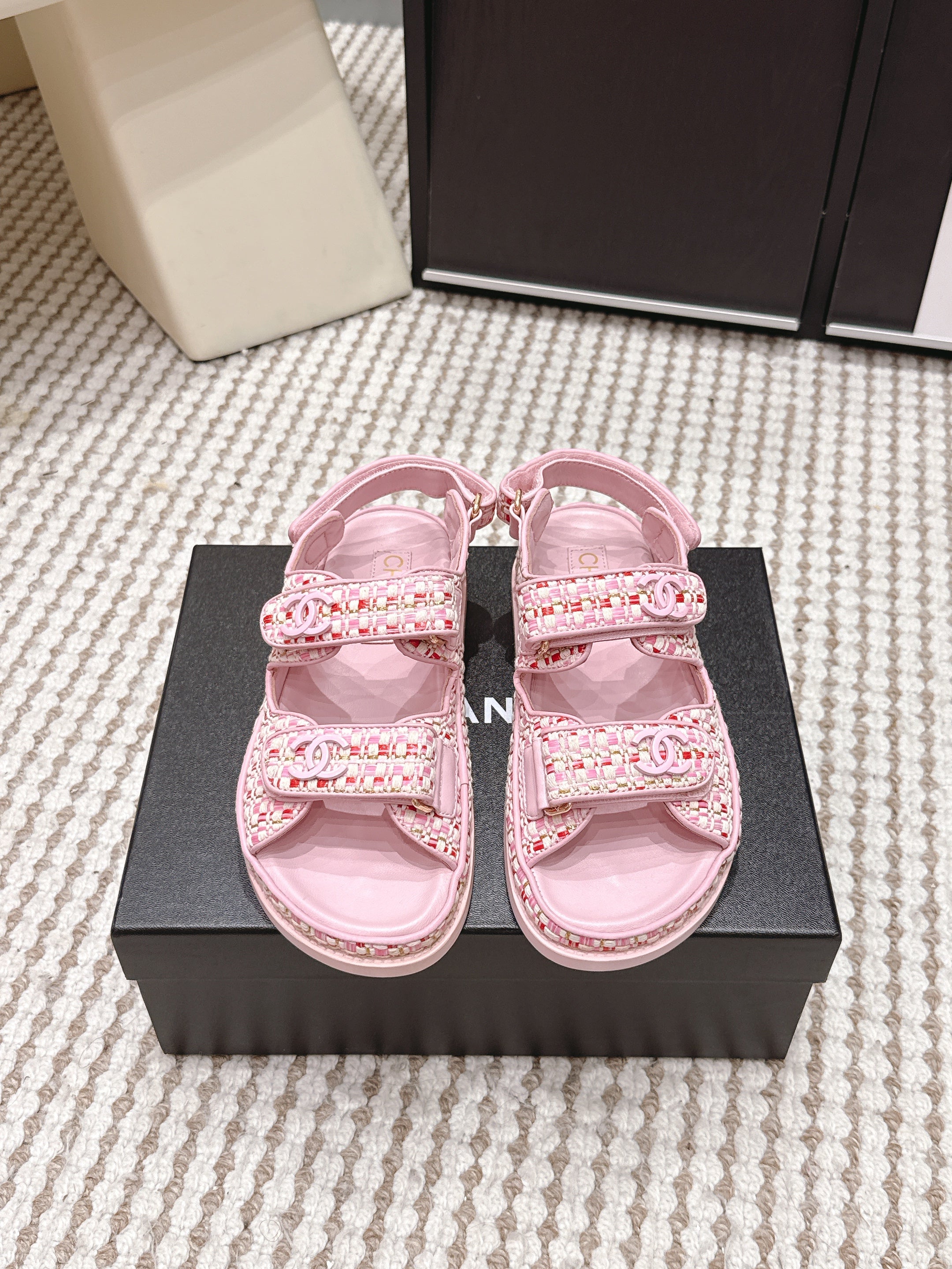 CC 26s Sandals Leather Raffia