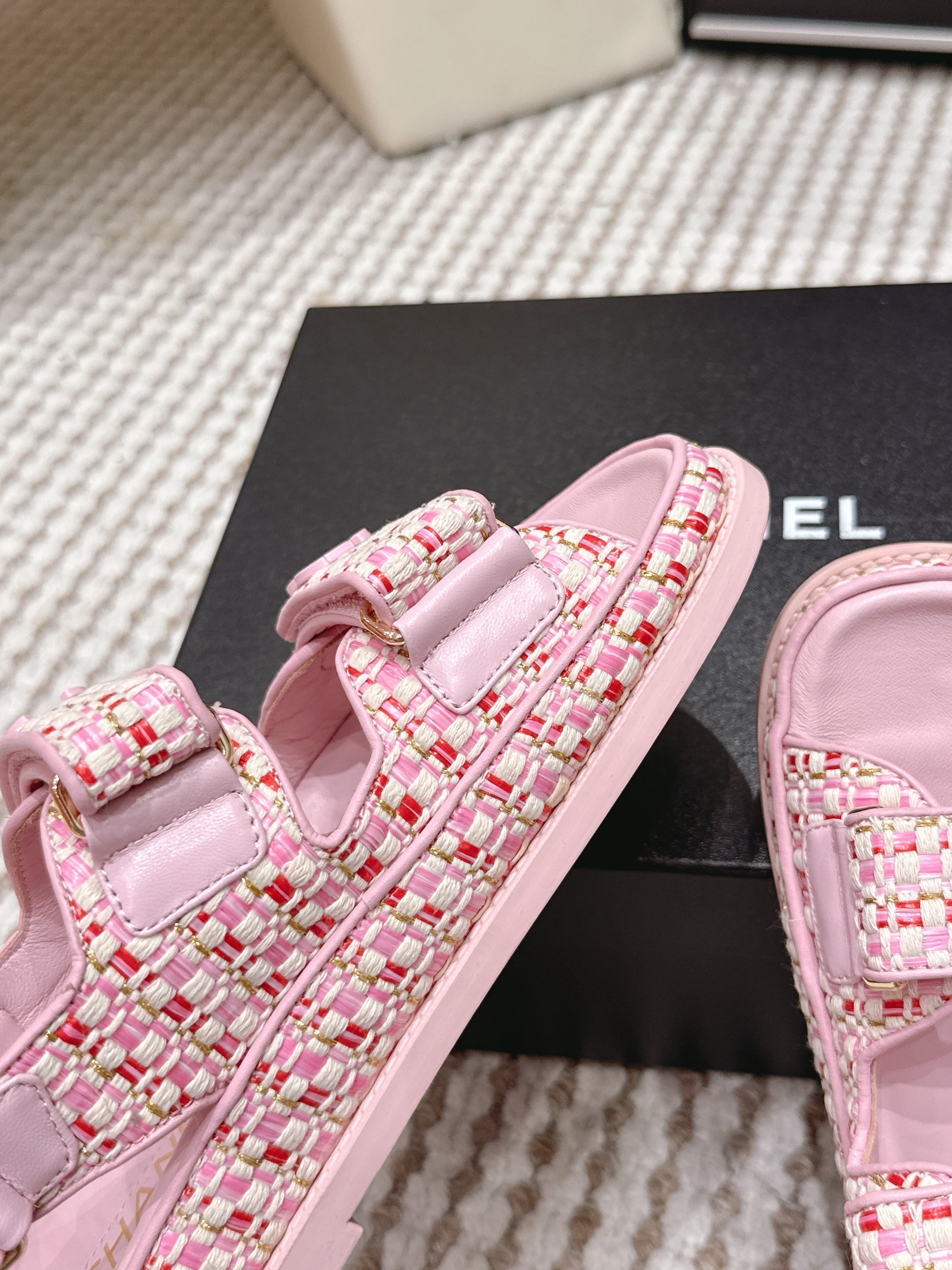 CC 26s Sandals Leather Raffia
