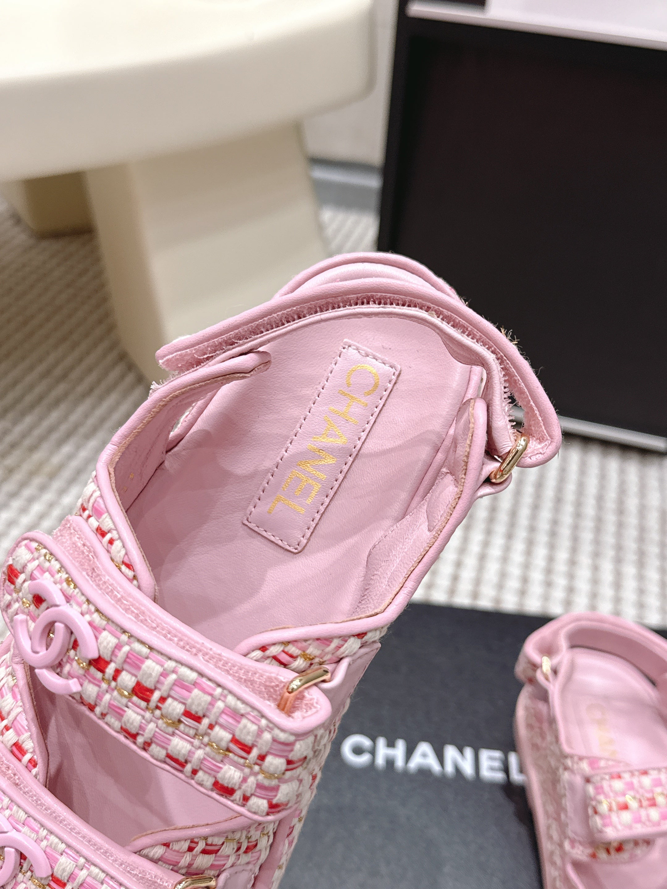CC 26s Sandals Leather Raffia