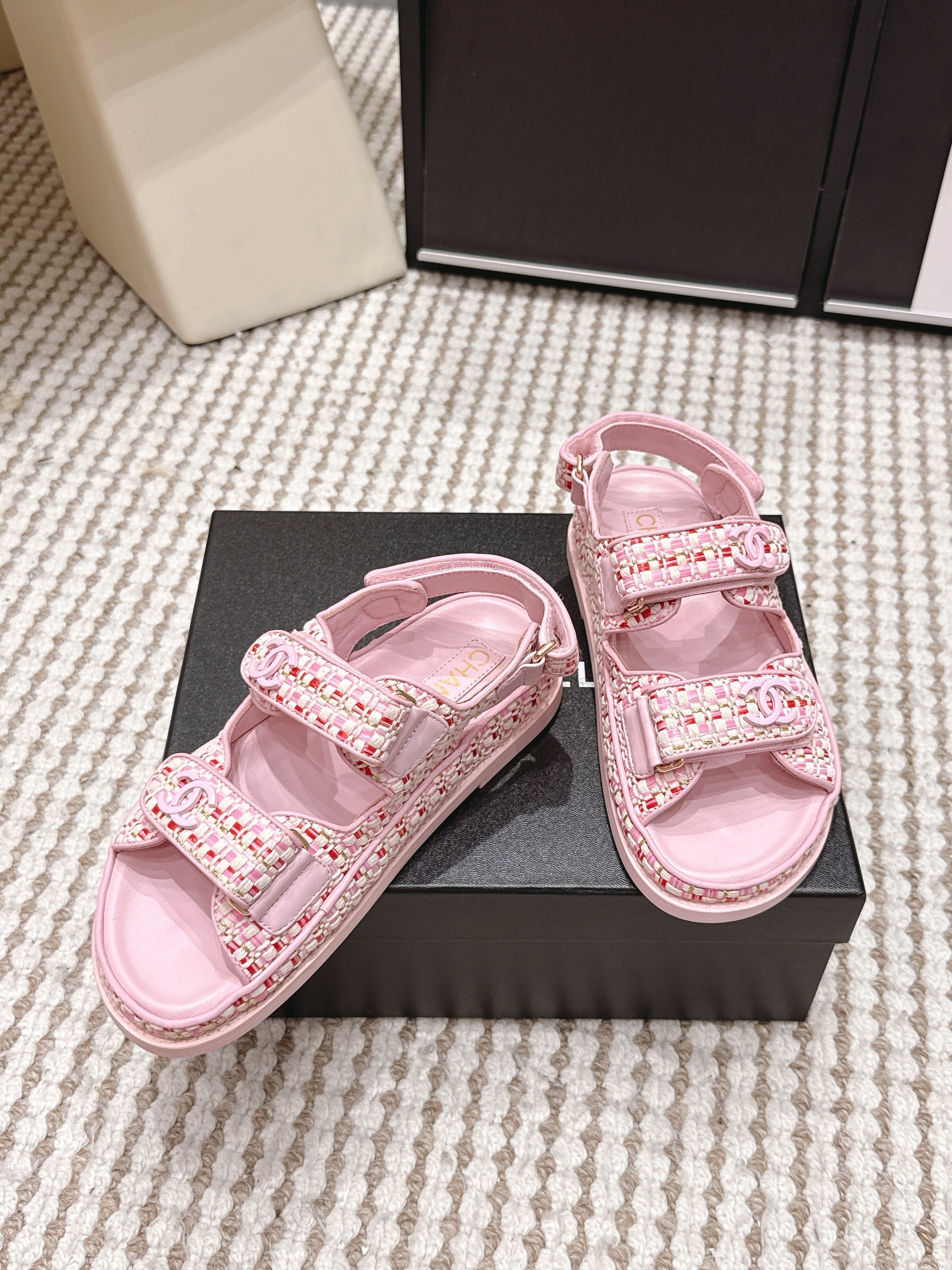 CC 26s Sandals Leather Raffia