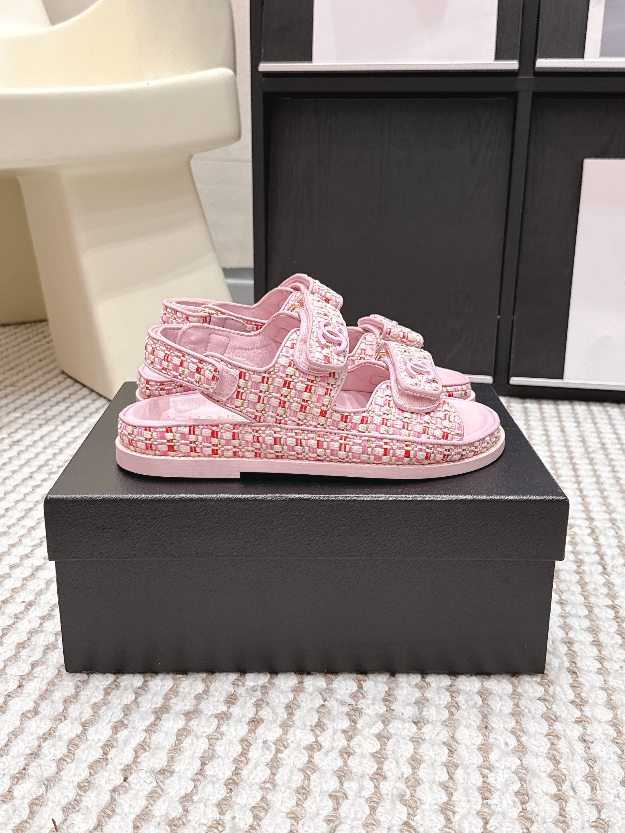 CC 26s Sandals Leather Raffia