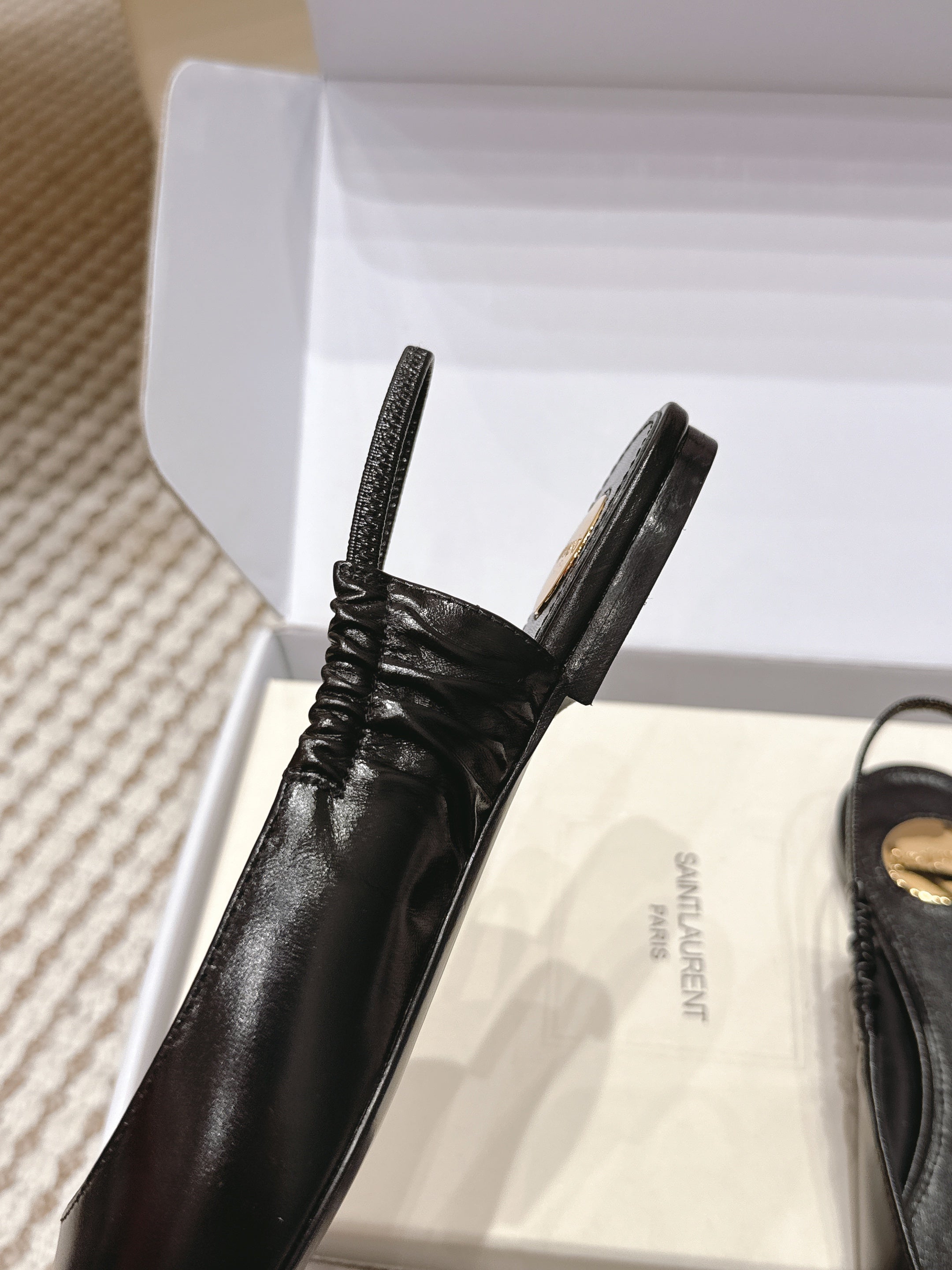 YSL 26ss Flat Slingback Black Glossy Leather 654711