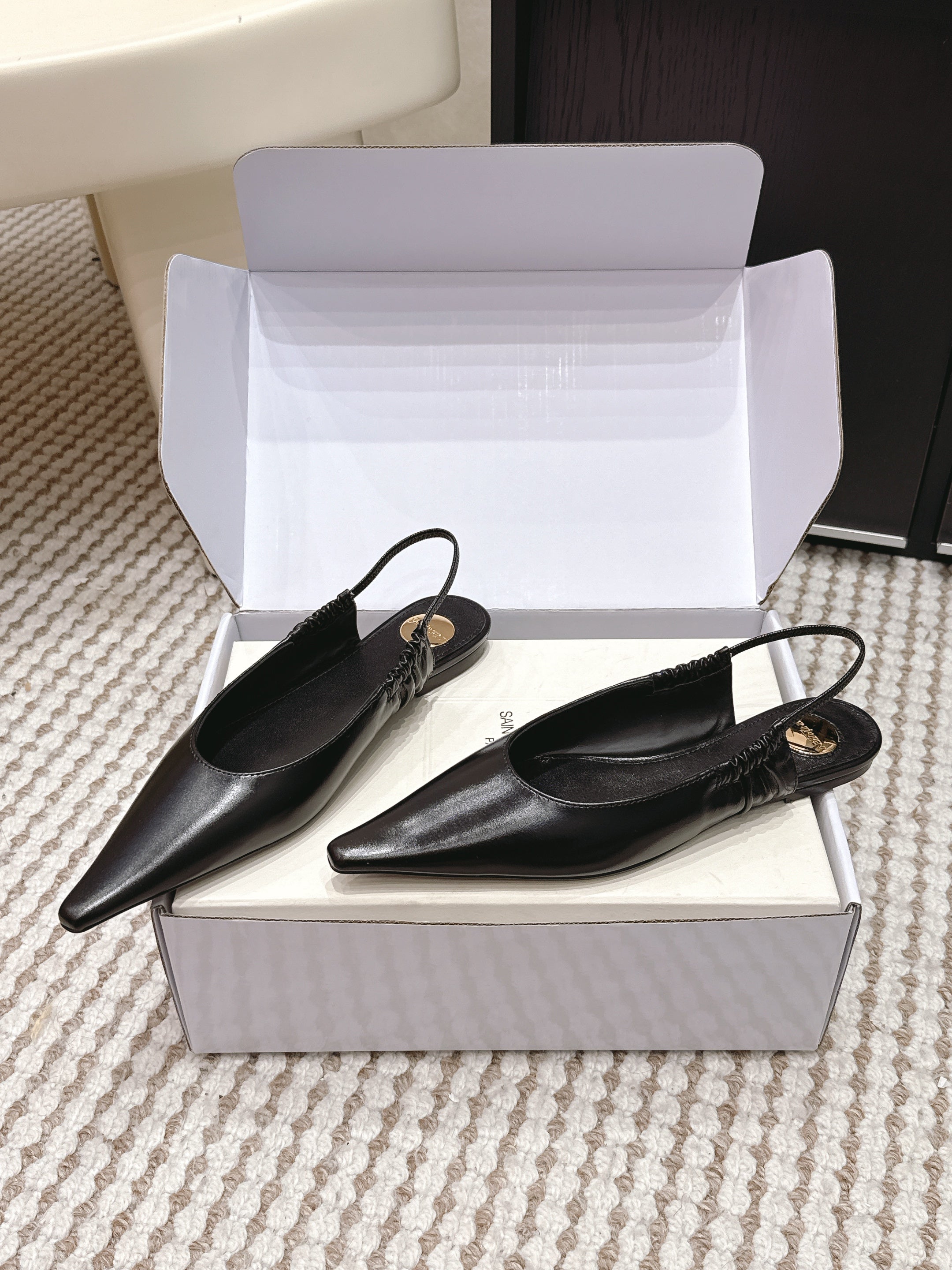 YSL 26ss Flat Slingback Black Glossy Leather 654711
