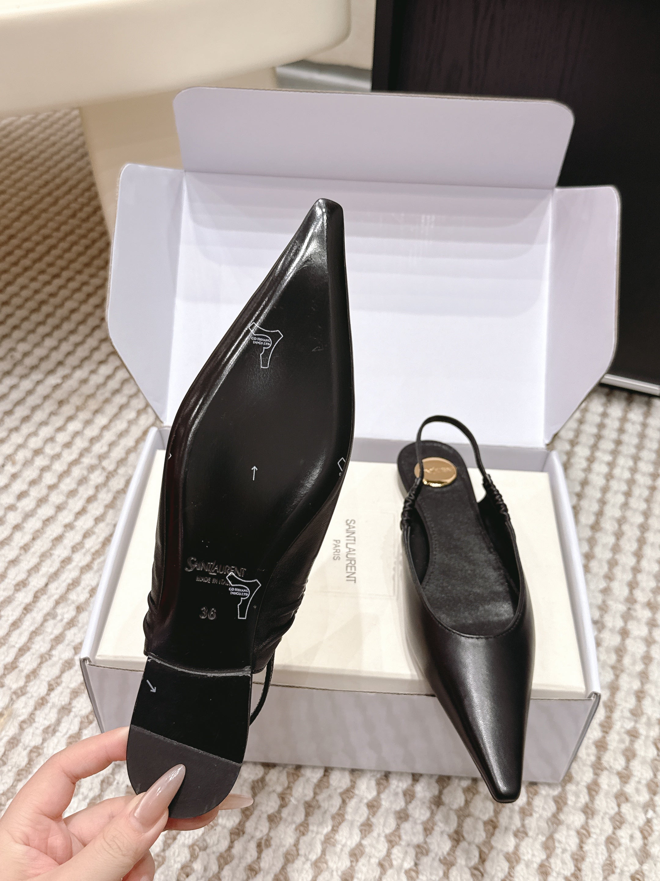 YSL 26ss Flat Slingback Black Sheepskin 654713