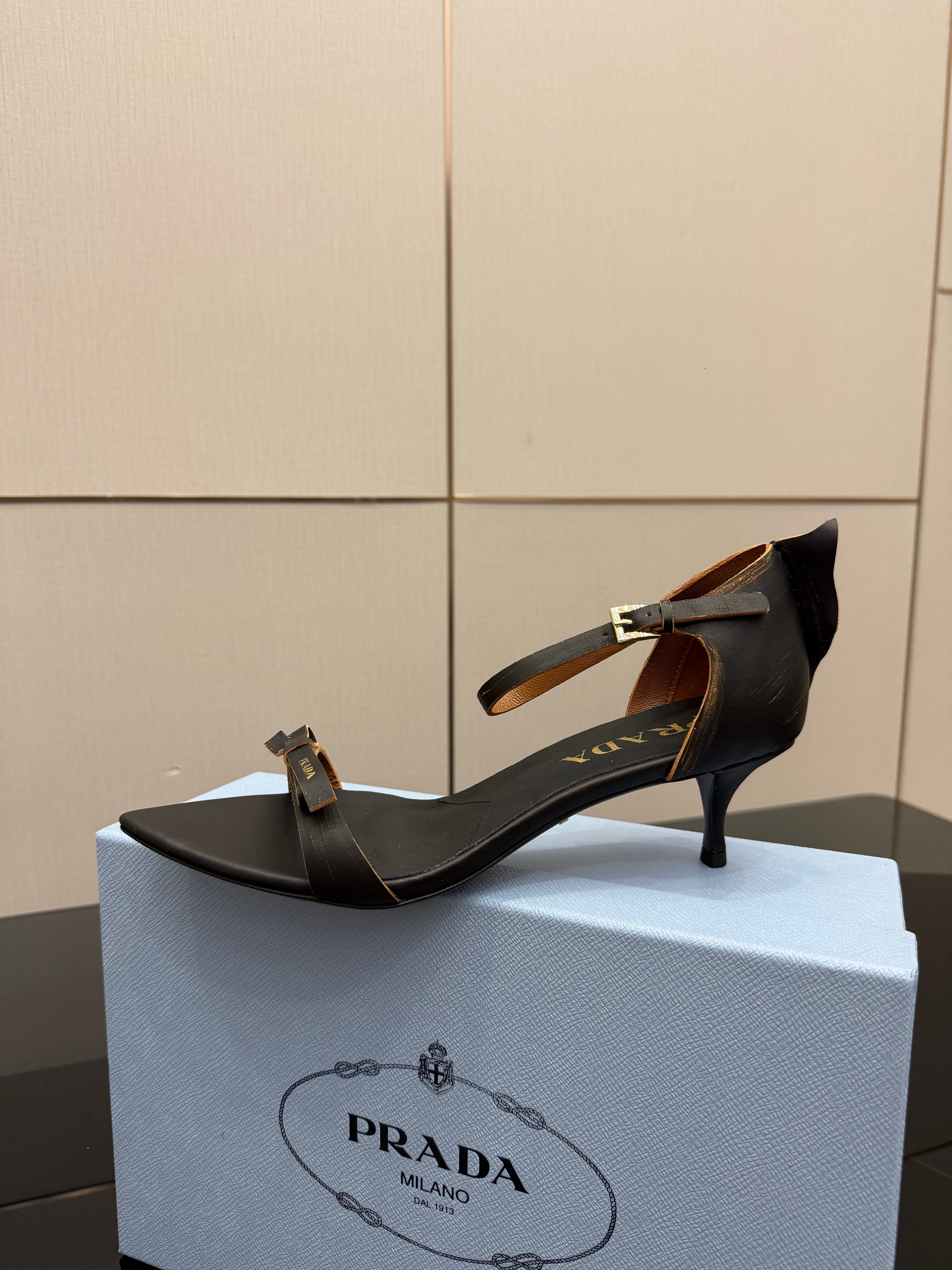 Prada 2026  Pointed-Toe High Heels Sandals 30mm Cowhide 791728