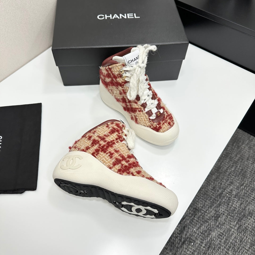 CC 26s Casual Sneakers White Red Beige Fabric Sheepskin 626367