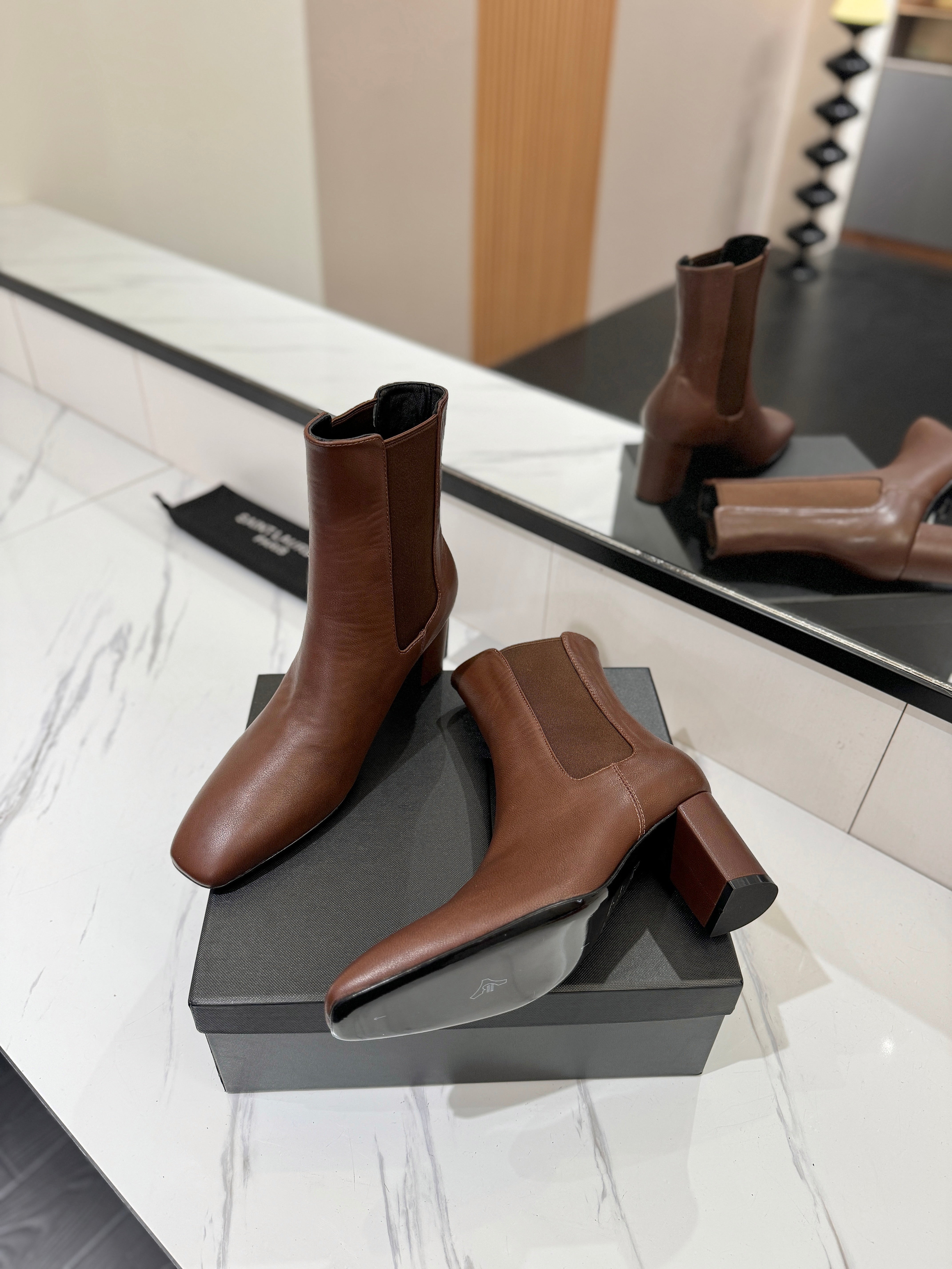 YSL 25 Chelsea Mid-heeled Boot Brown Calfskin 520777