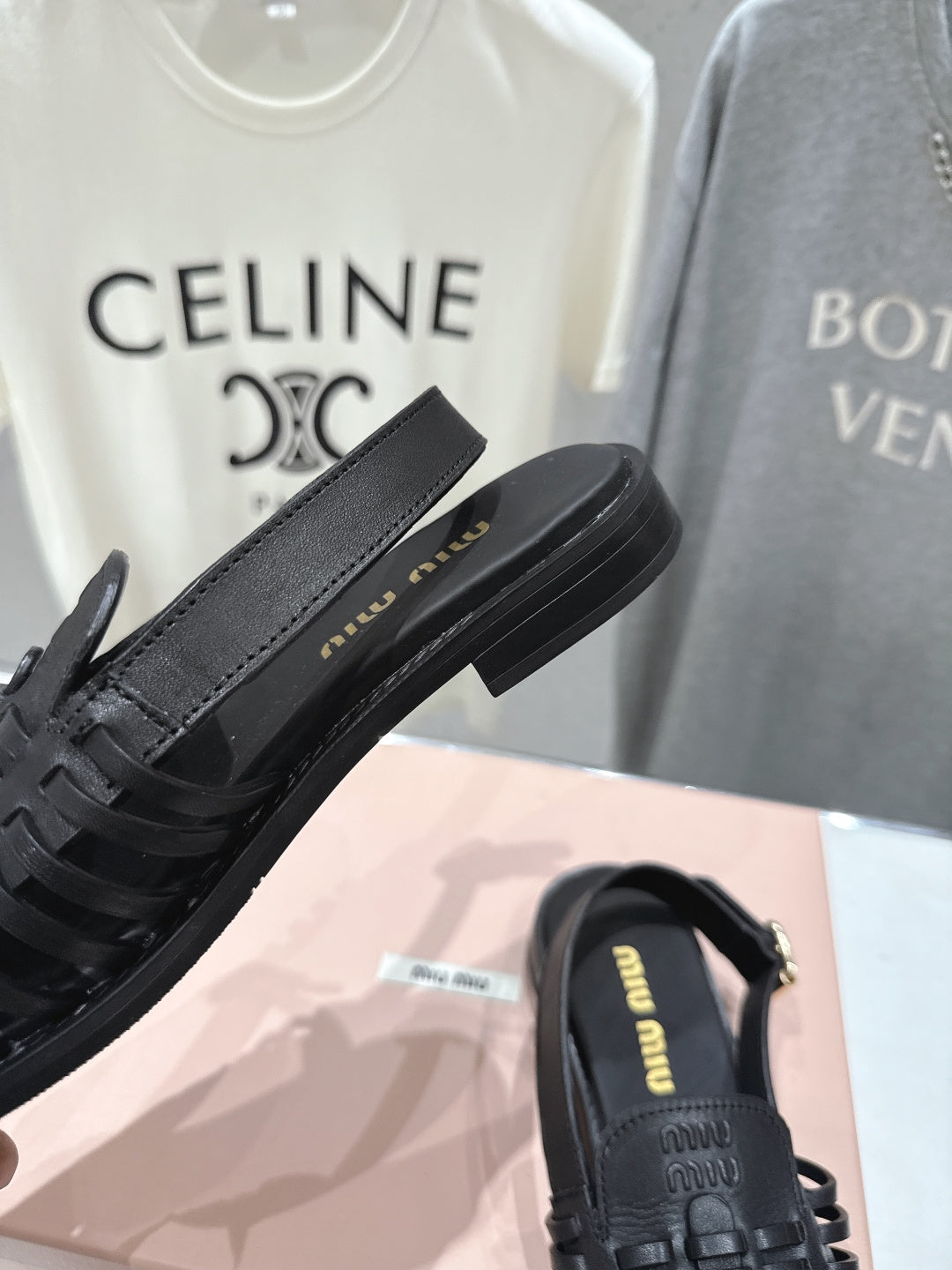 Miumiu 26ss Flat Sandals Black Woven Cowhide 713123