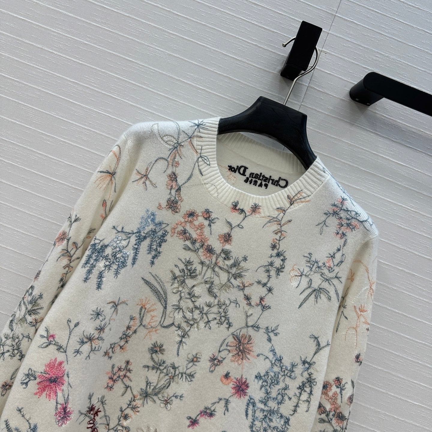 CD 25 Floral Embroidered Sweater White Cashmere