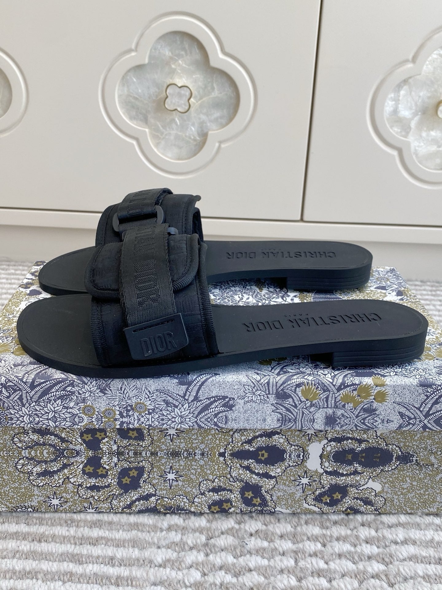 CD 26s Flat Slippers Black Canvas Rubber 648131