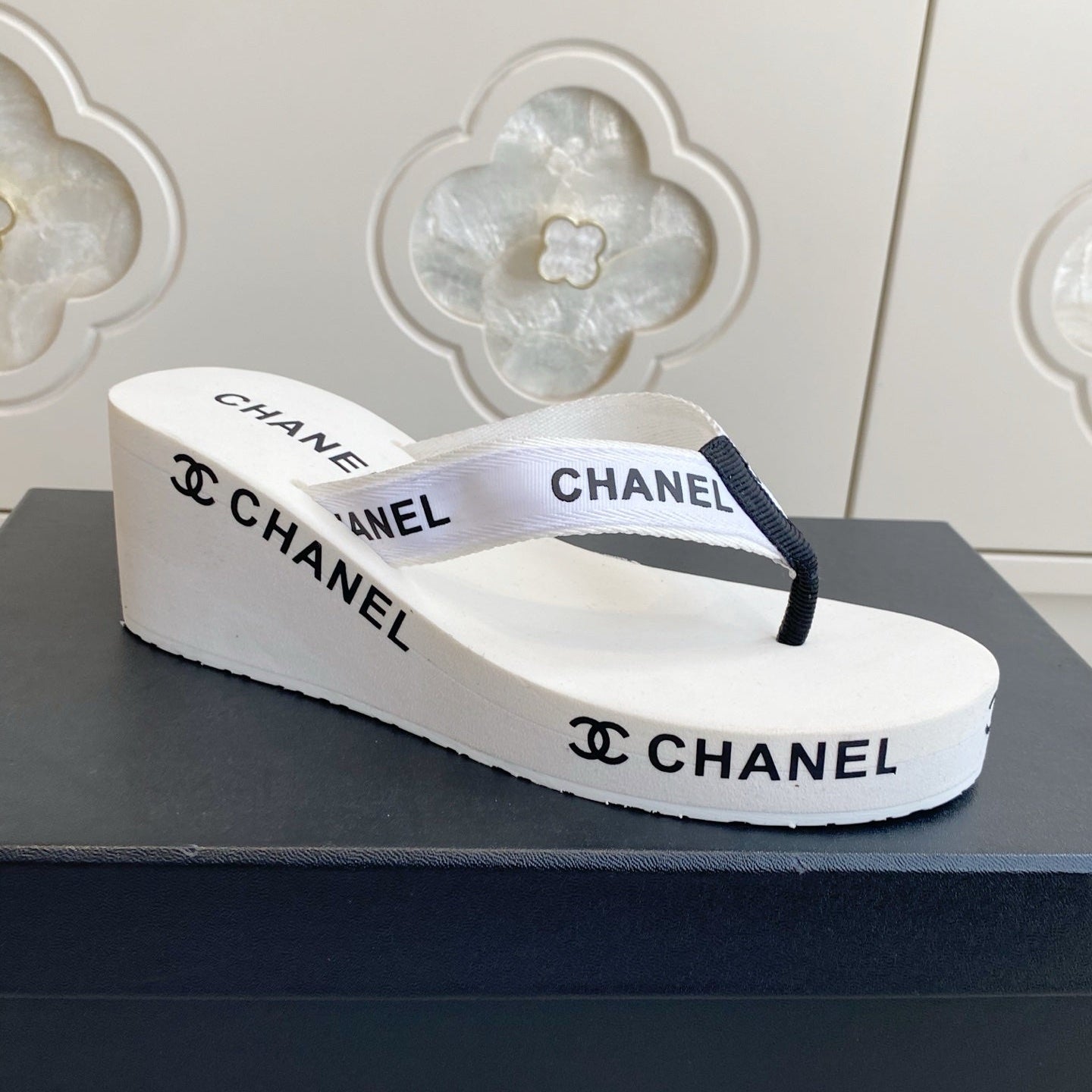 CC 26s Thong Sandals 65 White Rubber Leather 647673