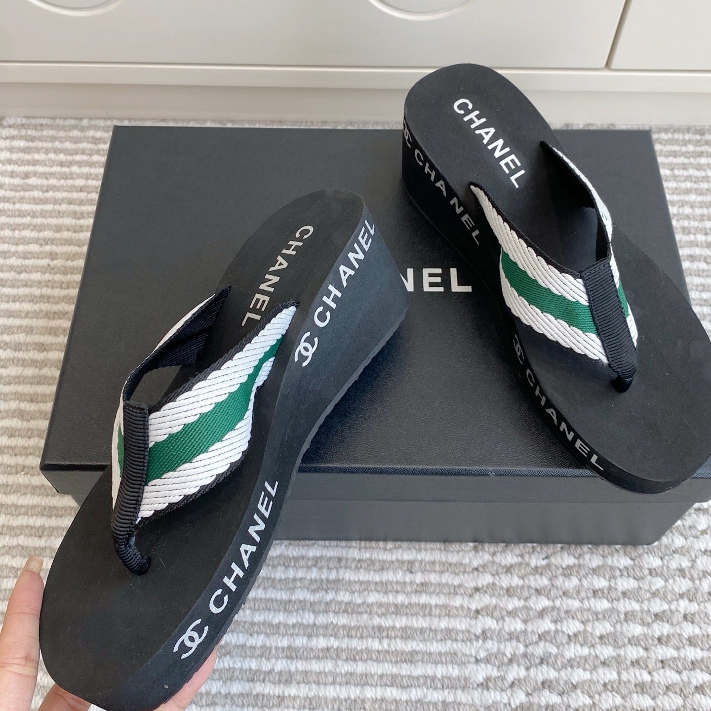 CC 26s Thong Sandals 65 Black White Green Rubber Leather 647676