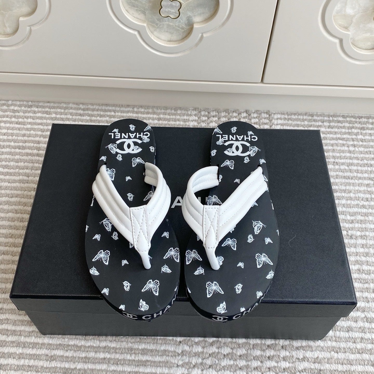 CC 26s Thong Sandals Black White Rubber Leather 647684