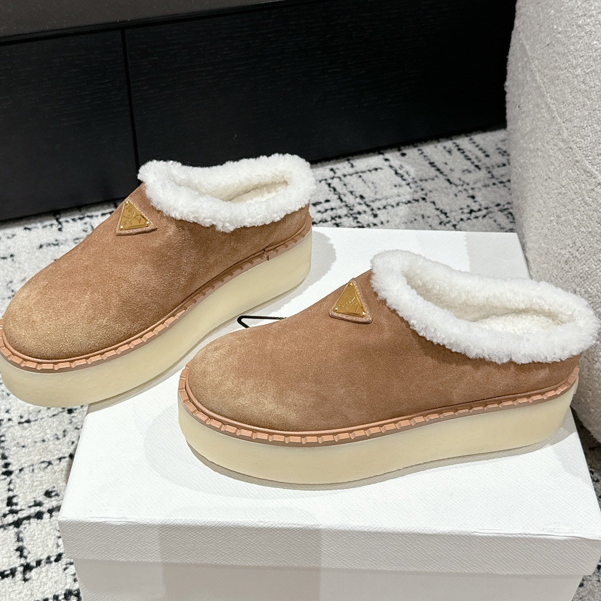 Prada 25 Mule Brown White Suede Fur 949368