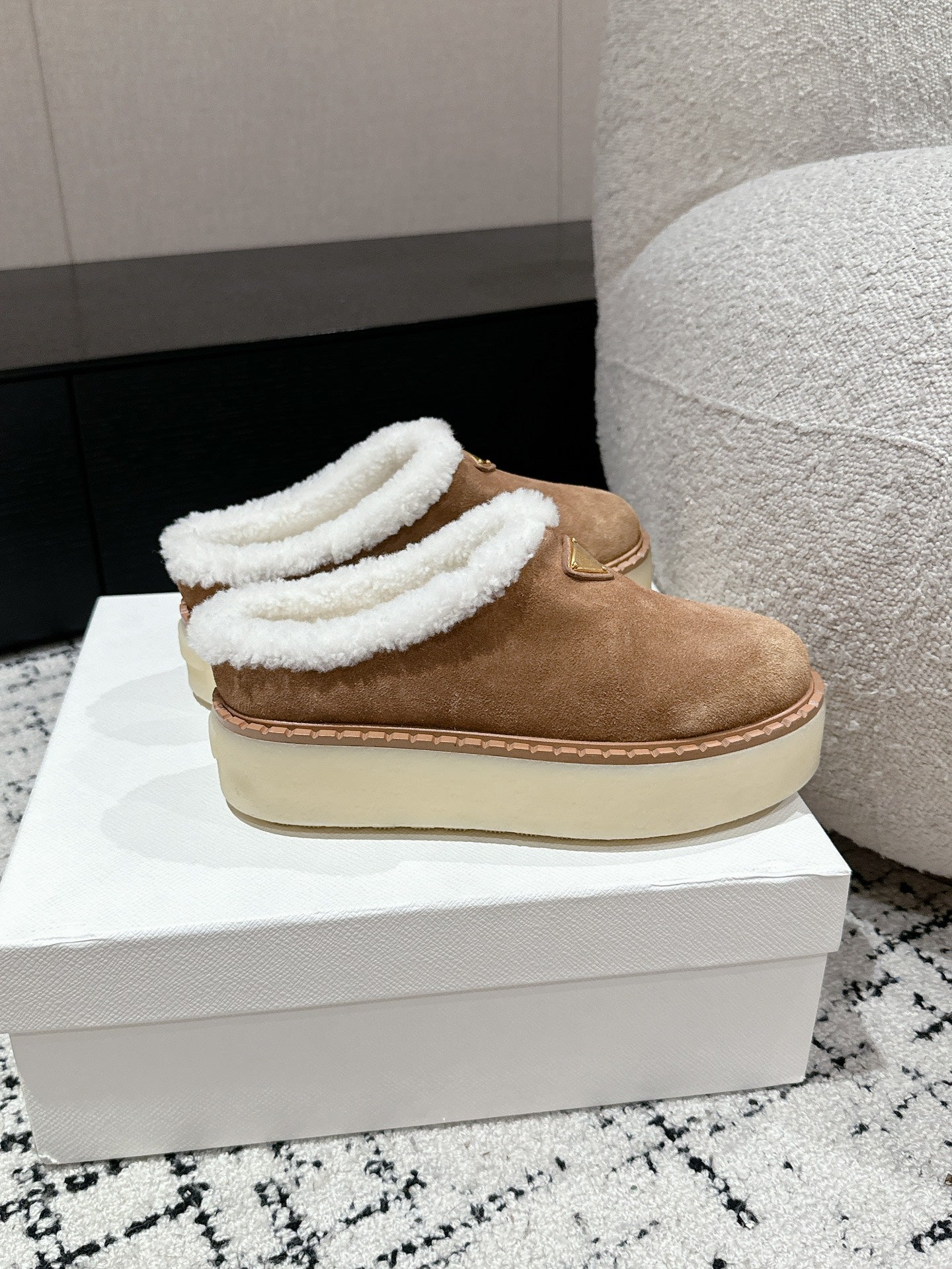 Prada 25 Mule Brown White Suede Fur 949368