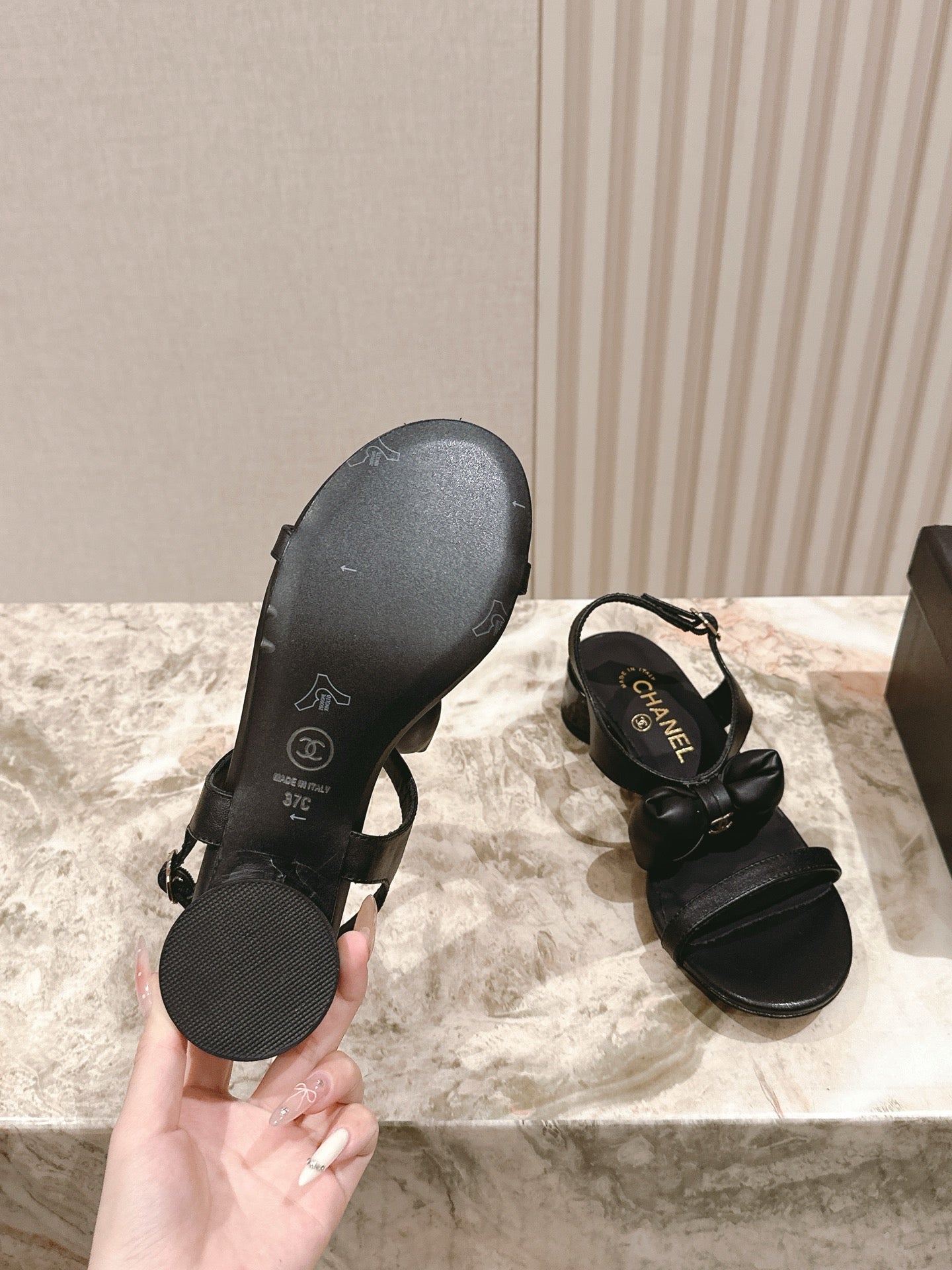 CC 26s Bow Sandals Black Cowhide 658471