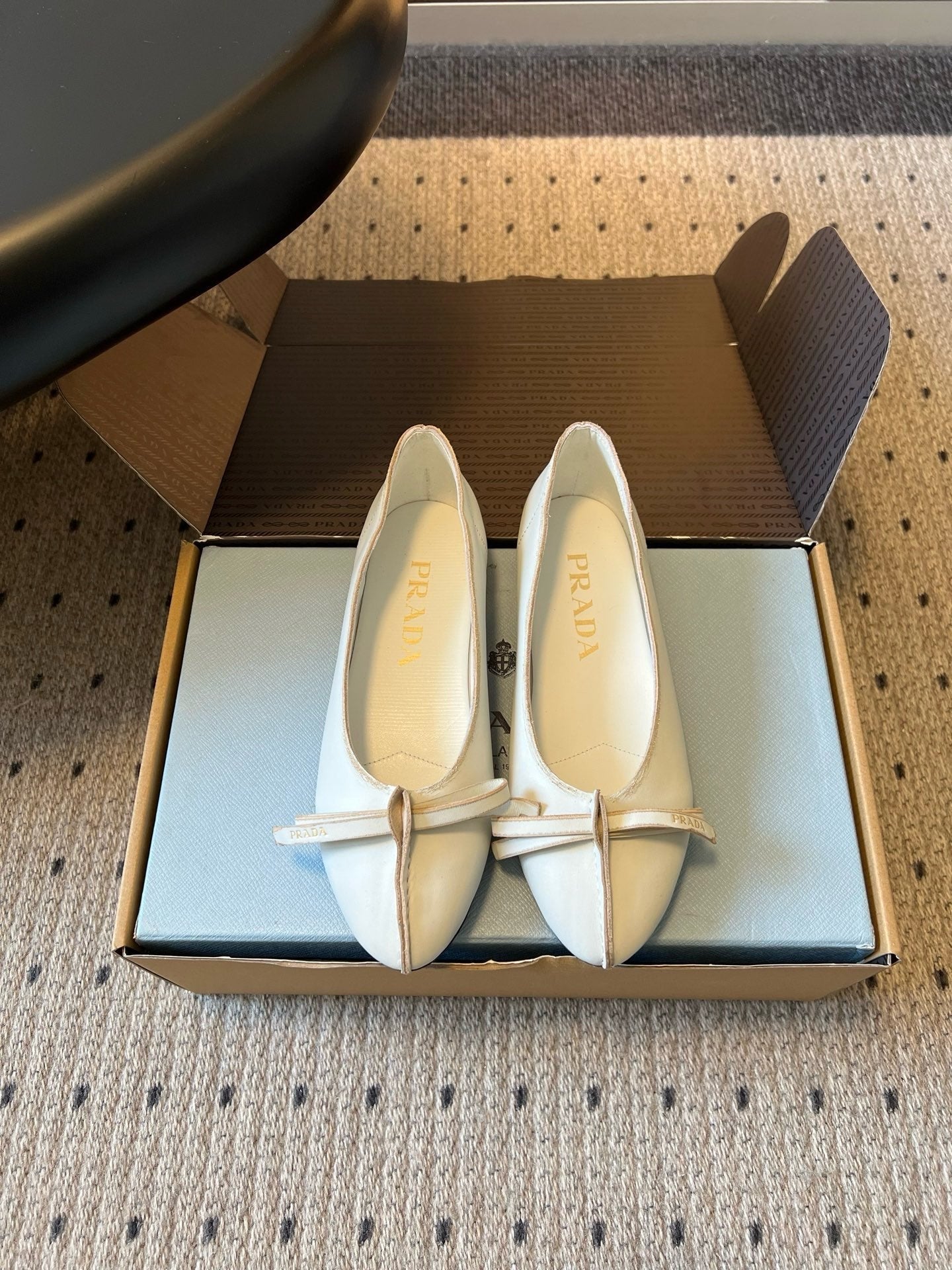 Prada 2026 Exposed Seam Ballerina Flats Cowhide 787475