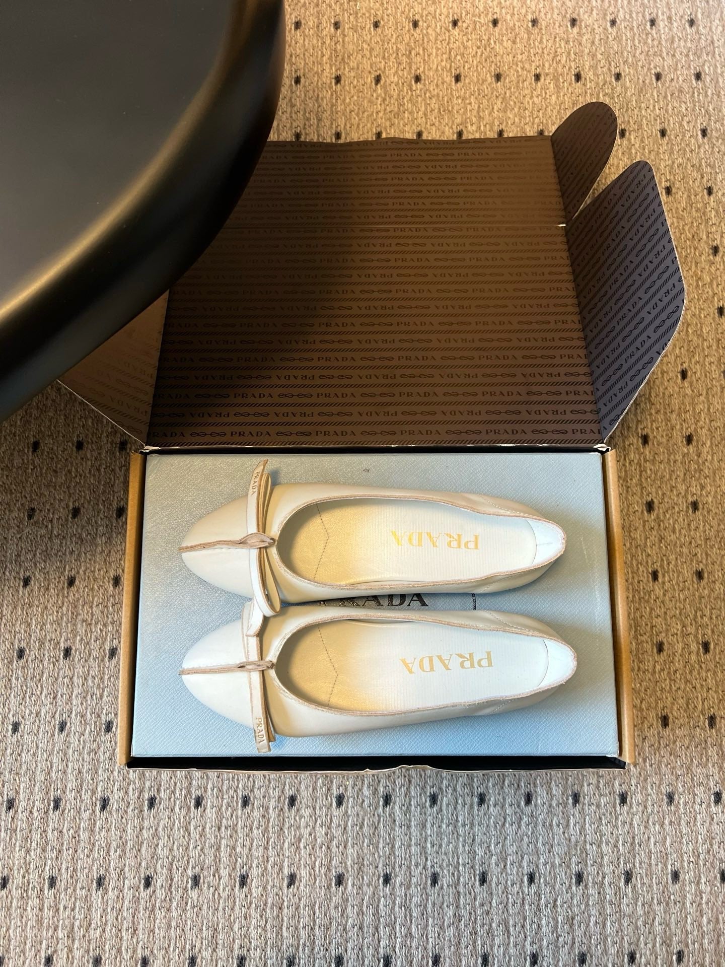 Prada 2026 Exposed Seam Ballerina Flats Cowhide 787475