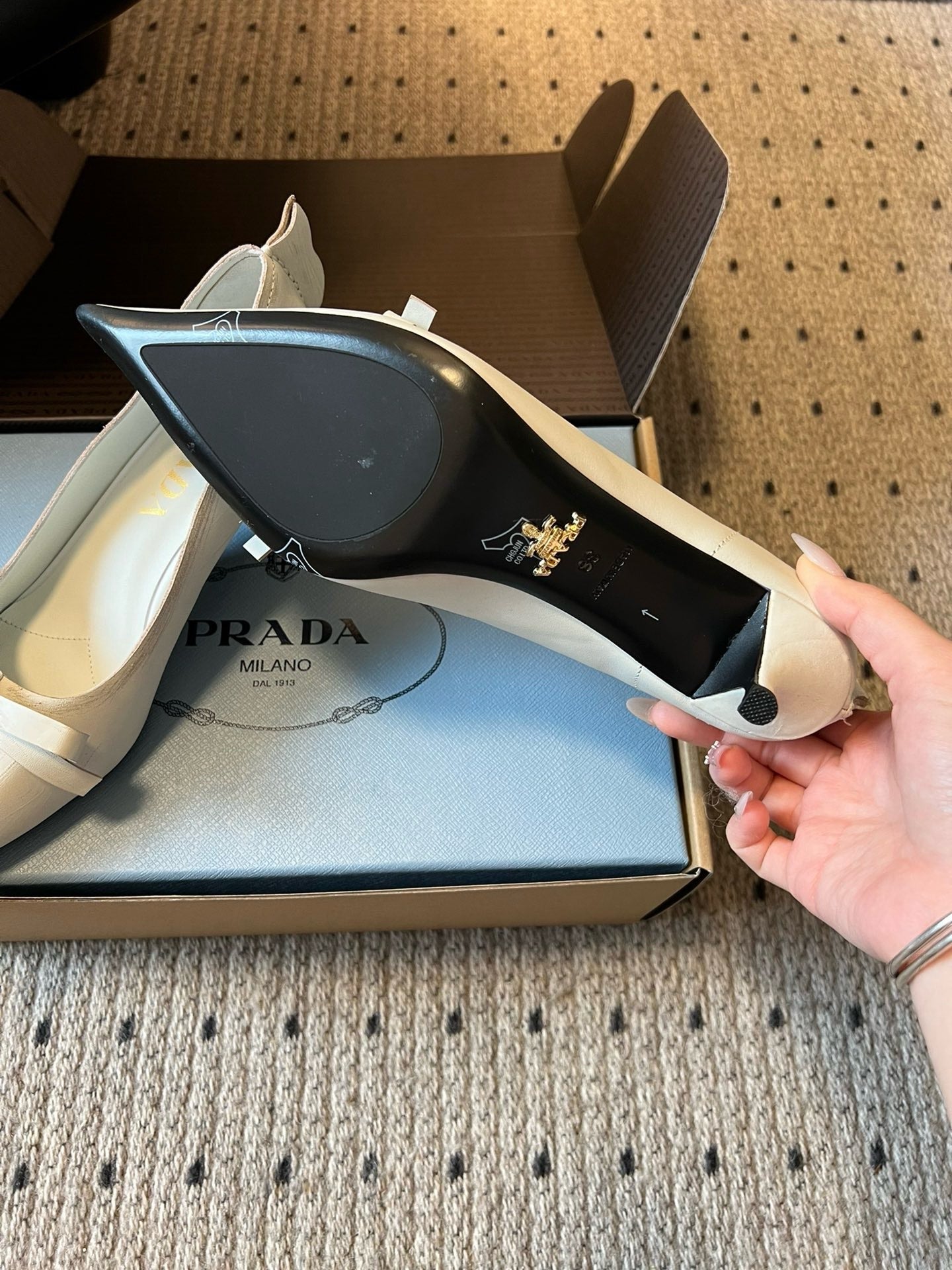 Prada 2026 Pointed-Toe High Heels 55mm Bow Cowhide 787484