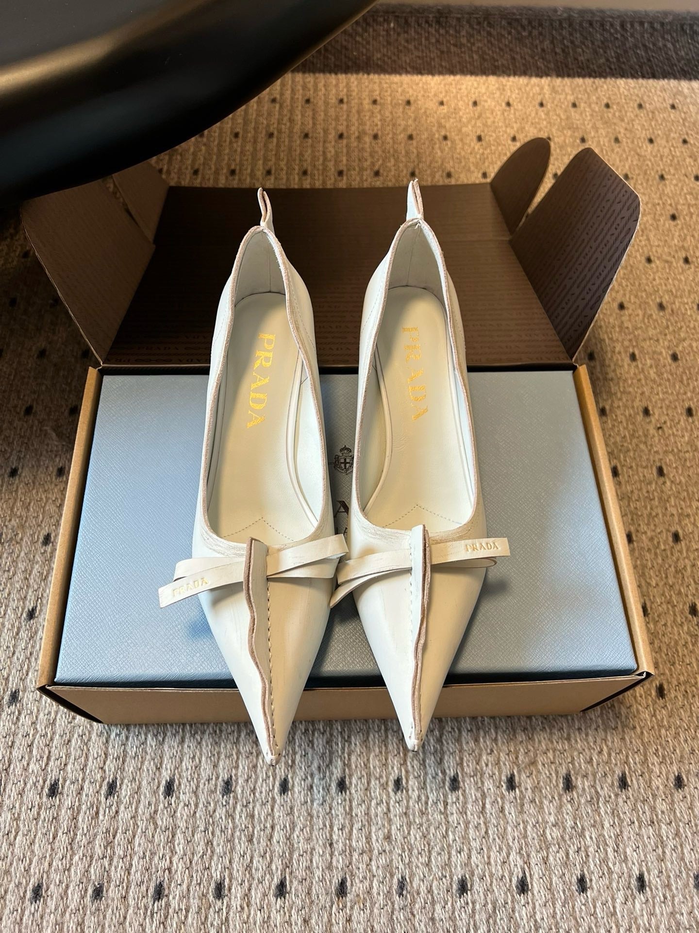 Prada 2026 Pointed-Toe High Heels 55mm Bow Cowhide 787484