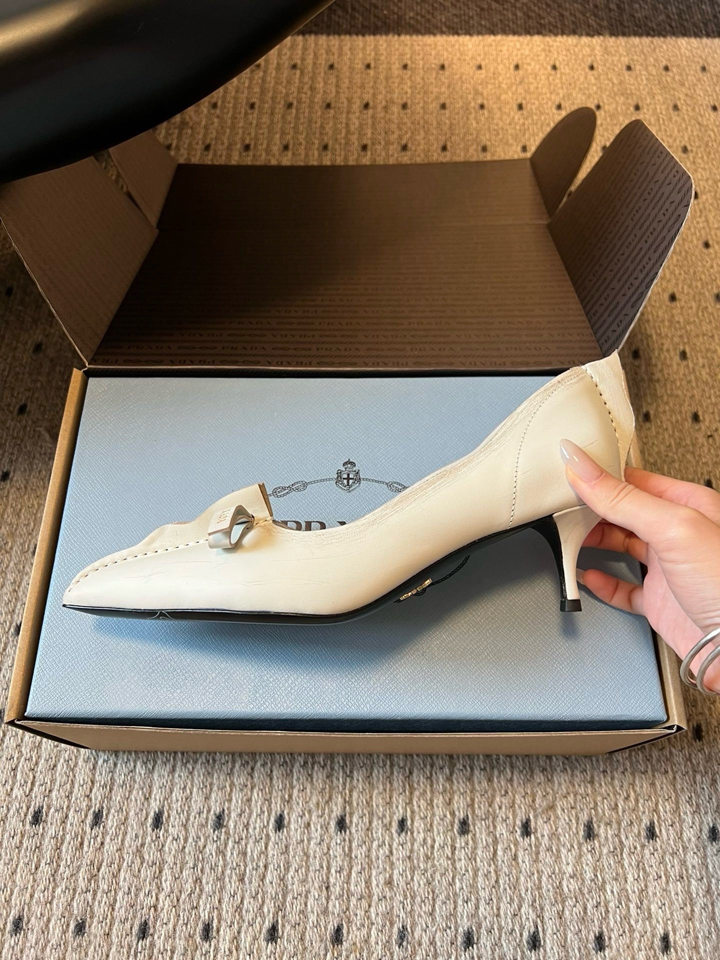 Prada 2026 Pointed-Toe High Heels 55mm Bow Cowhide 787484
