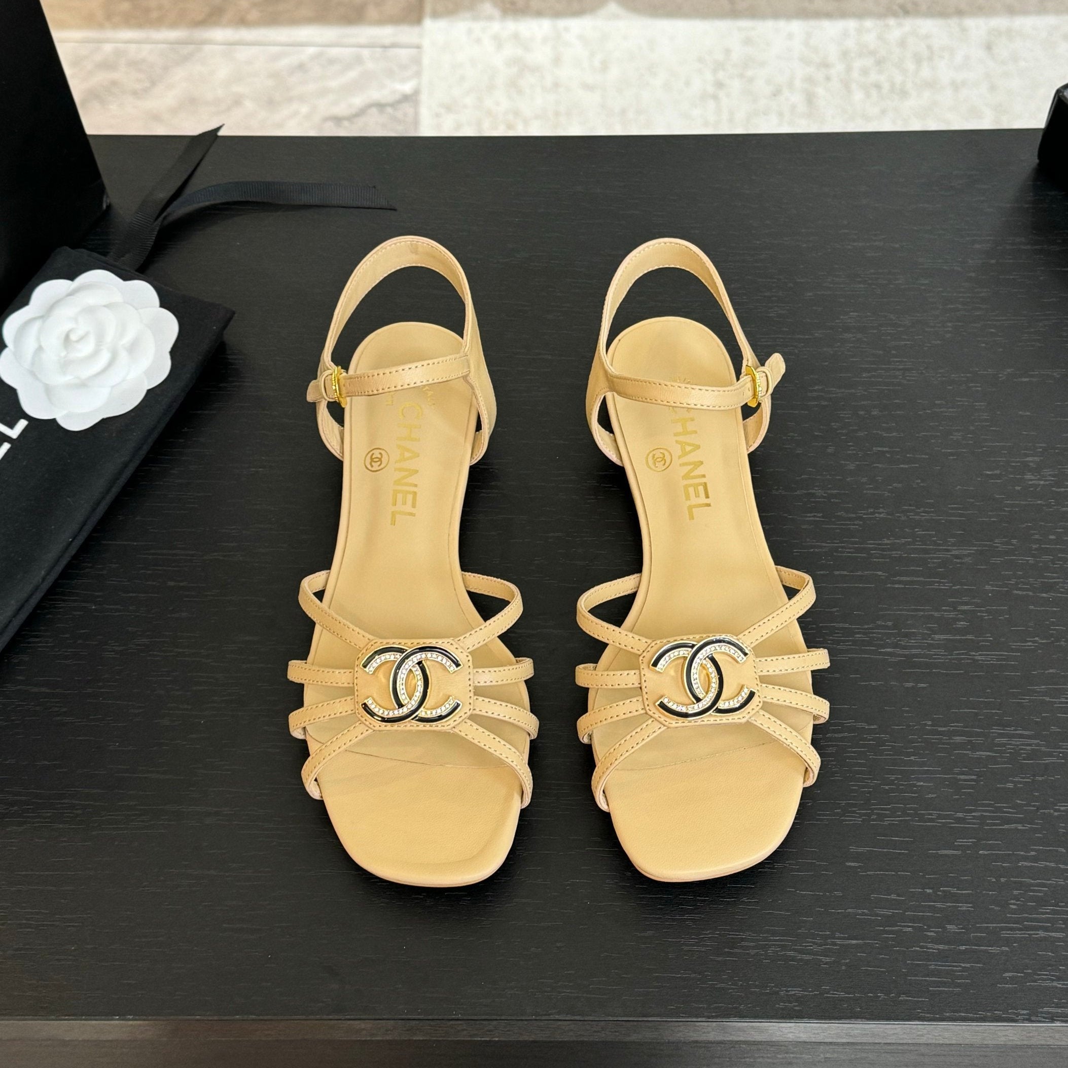 CC 15mm Sandal DarkCream Sheepskin  212923