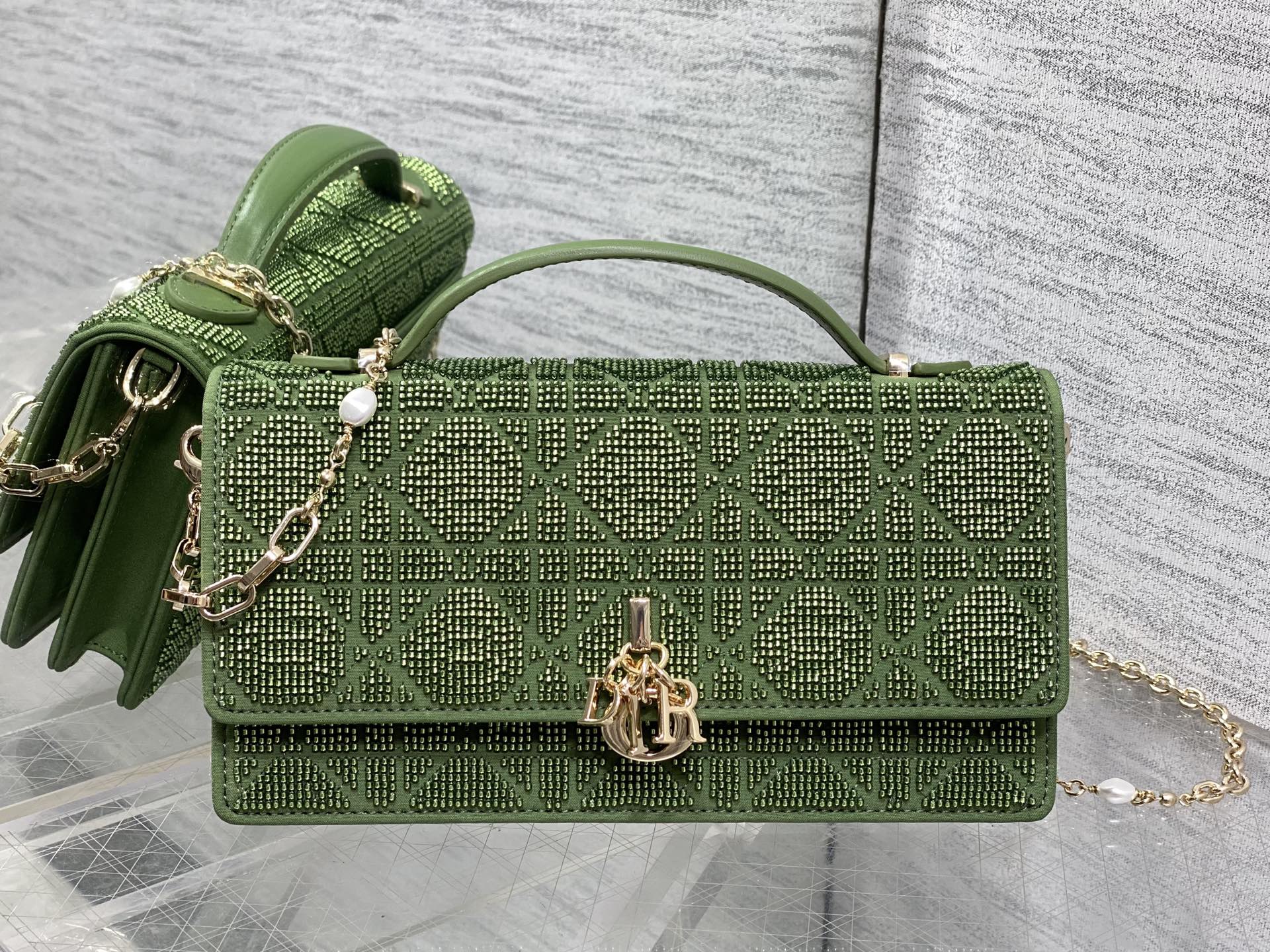 Dior 2026 Microbead-Embroidered Bag 21cm Cotton Leather 355271