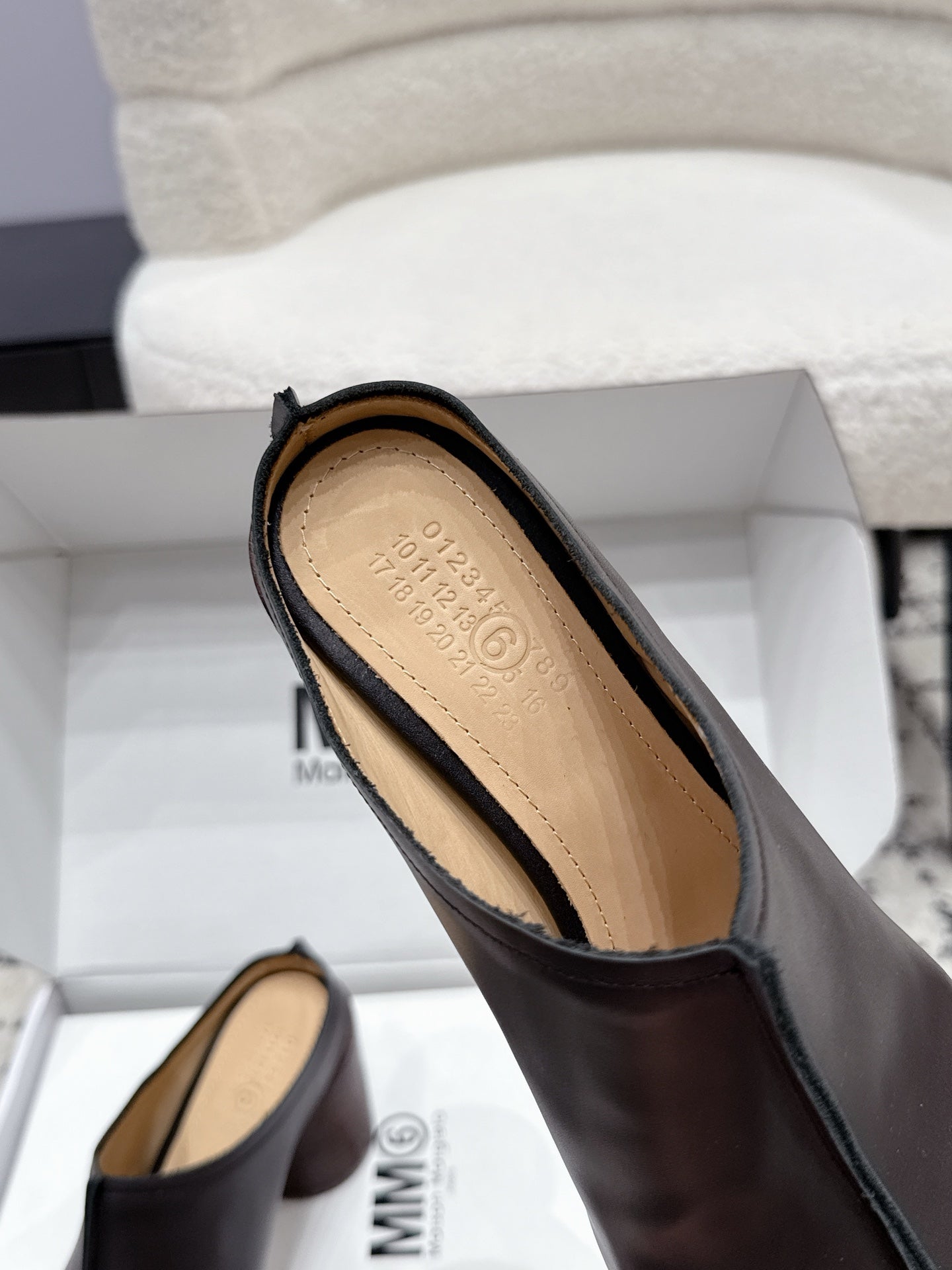 Maison Margiela 2026 Closed-Toe Chunky Heel Mules 70mm Cowhide Suede 924849