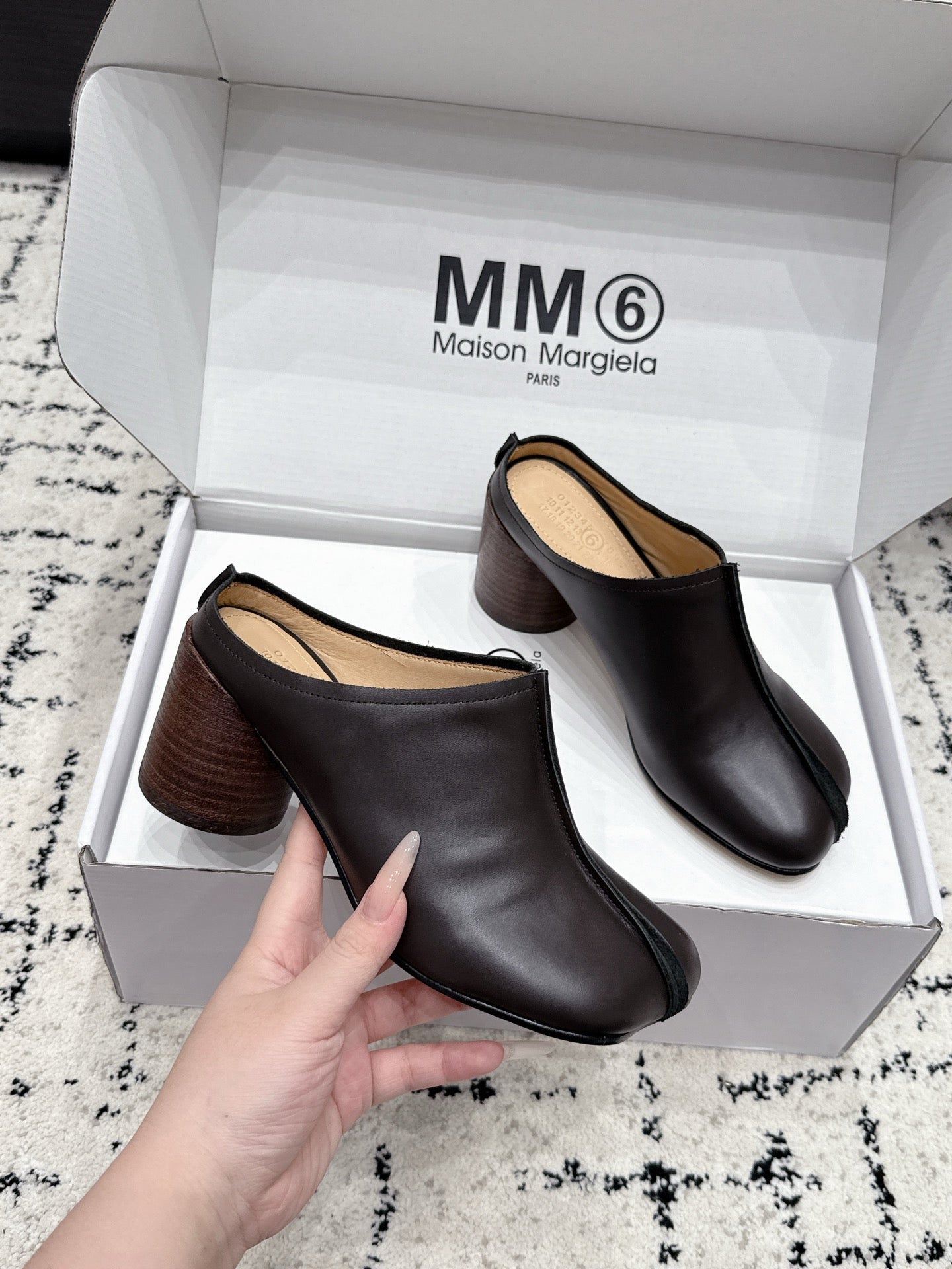 Maison Margiela 2026 Closed-Toe Chunky Heel Mules 70mm Cowhide Suede 924849