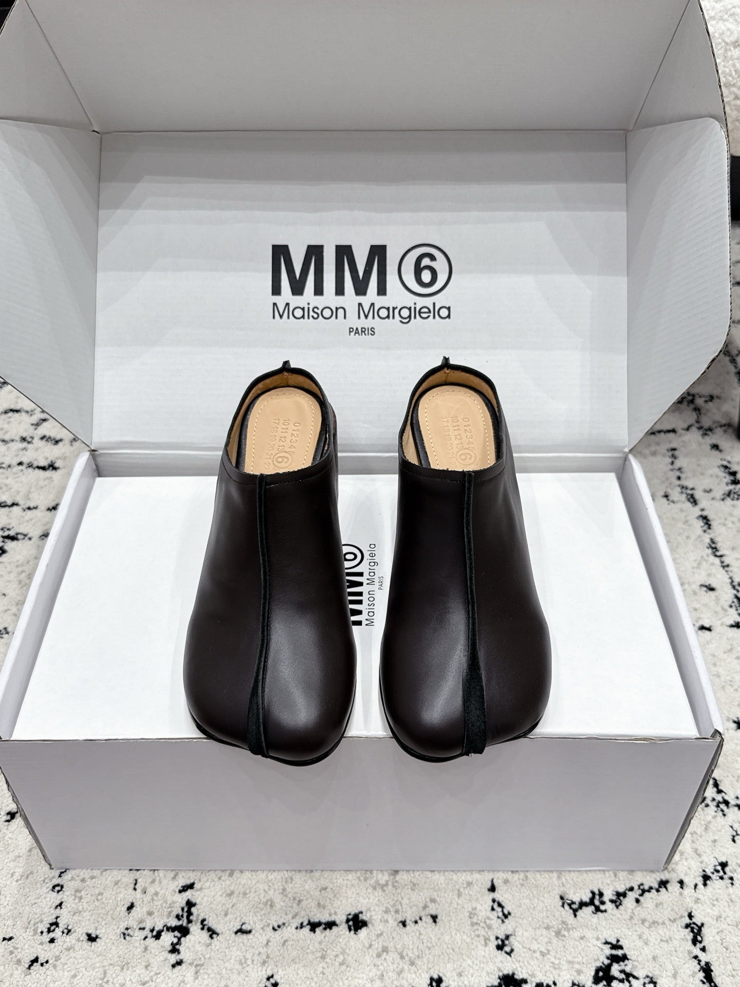 Maison Margiela 2026 Closed-Toe Chunky Heel Mules 70mm Cowhide Suede 924849