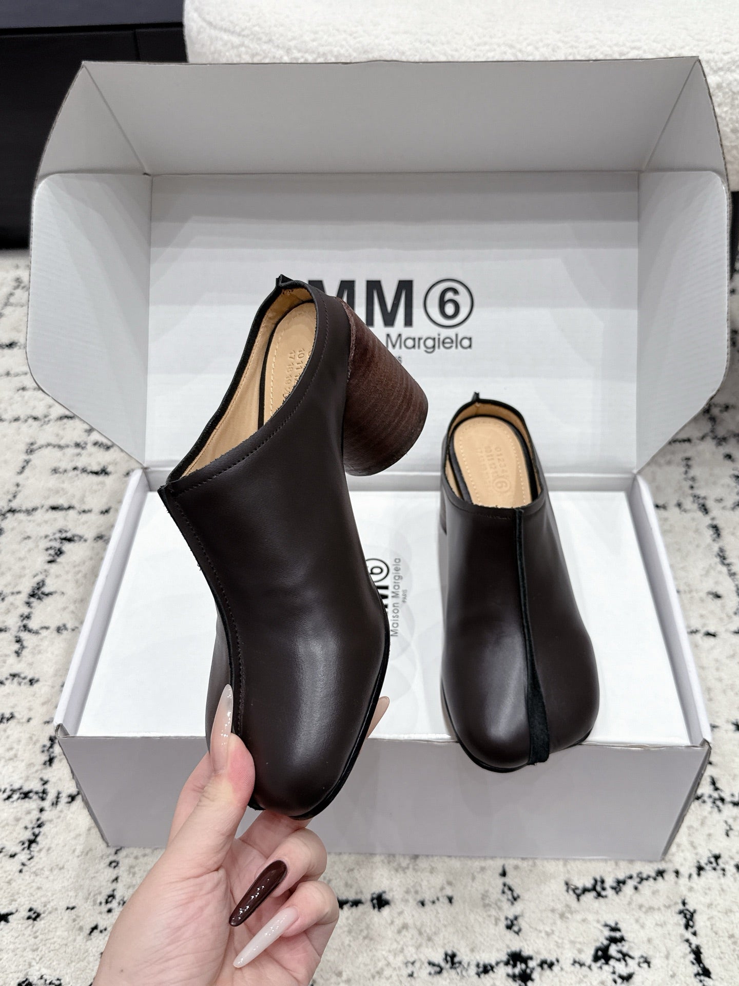Maison Margiela 2026 Closed-Toe Chunky Heel Mules 70mm Cowhide Suede 924849