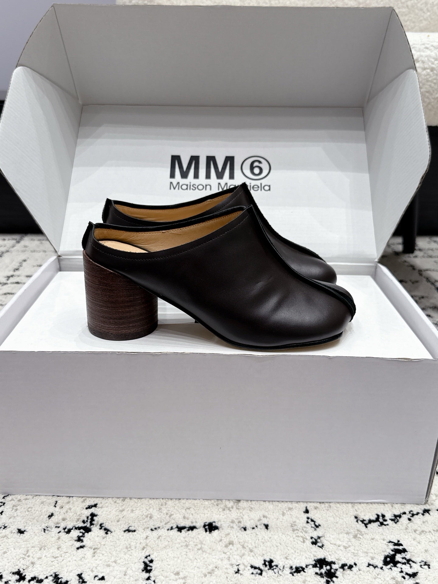 Maison Margiela 2026 Closed-Toe Chunky Heel Mules 70mm Cowhide Suede 924849