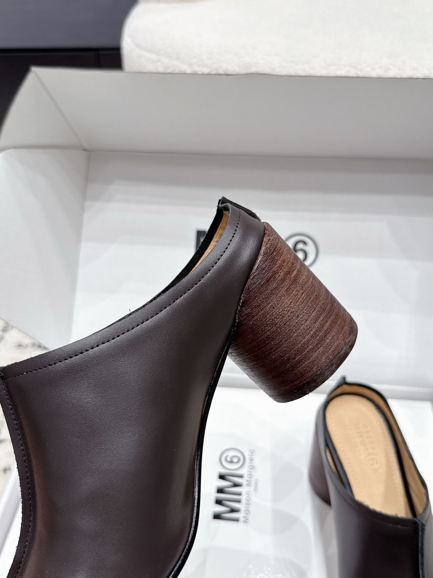 Maison Margiela 2026 Closed-Toe Chunky Heel Mules 70mm Cowhide Suede 924849