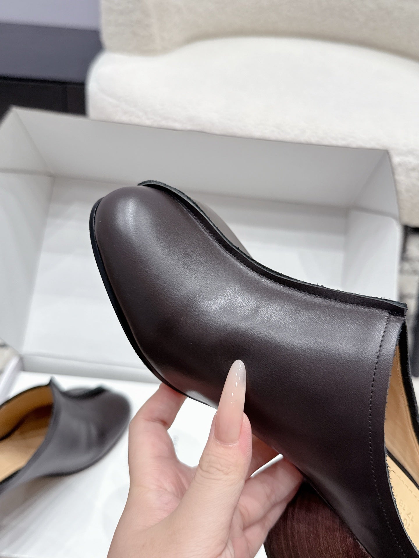 Maison Margiela 2026 Closed-Toe Chunky Heel Mules 70mm Cowhide Suede 924849