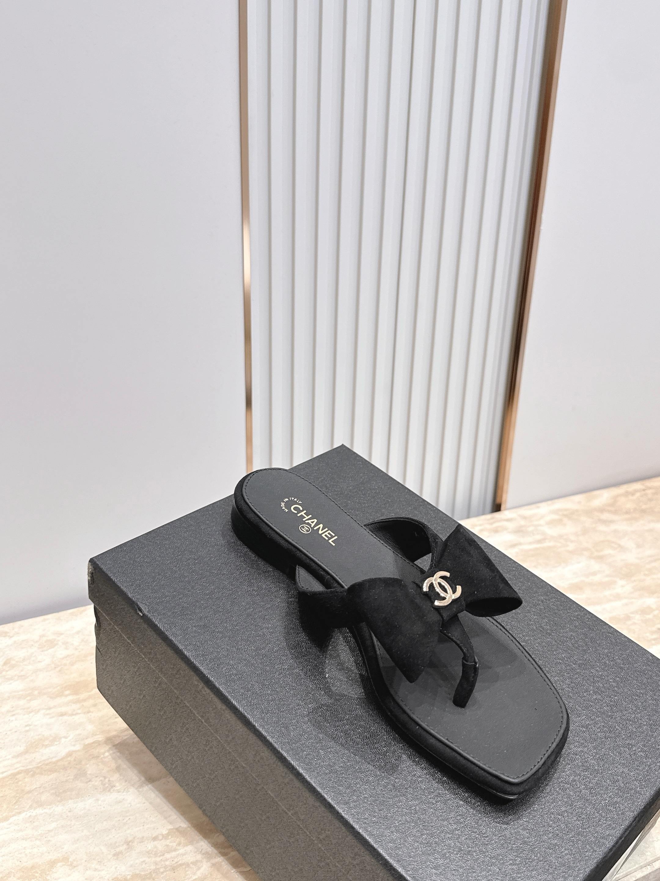 Chanel 2026 Bow Thong Sandal 15mm Suede Calfskin 898999
