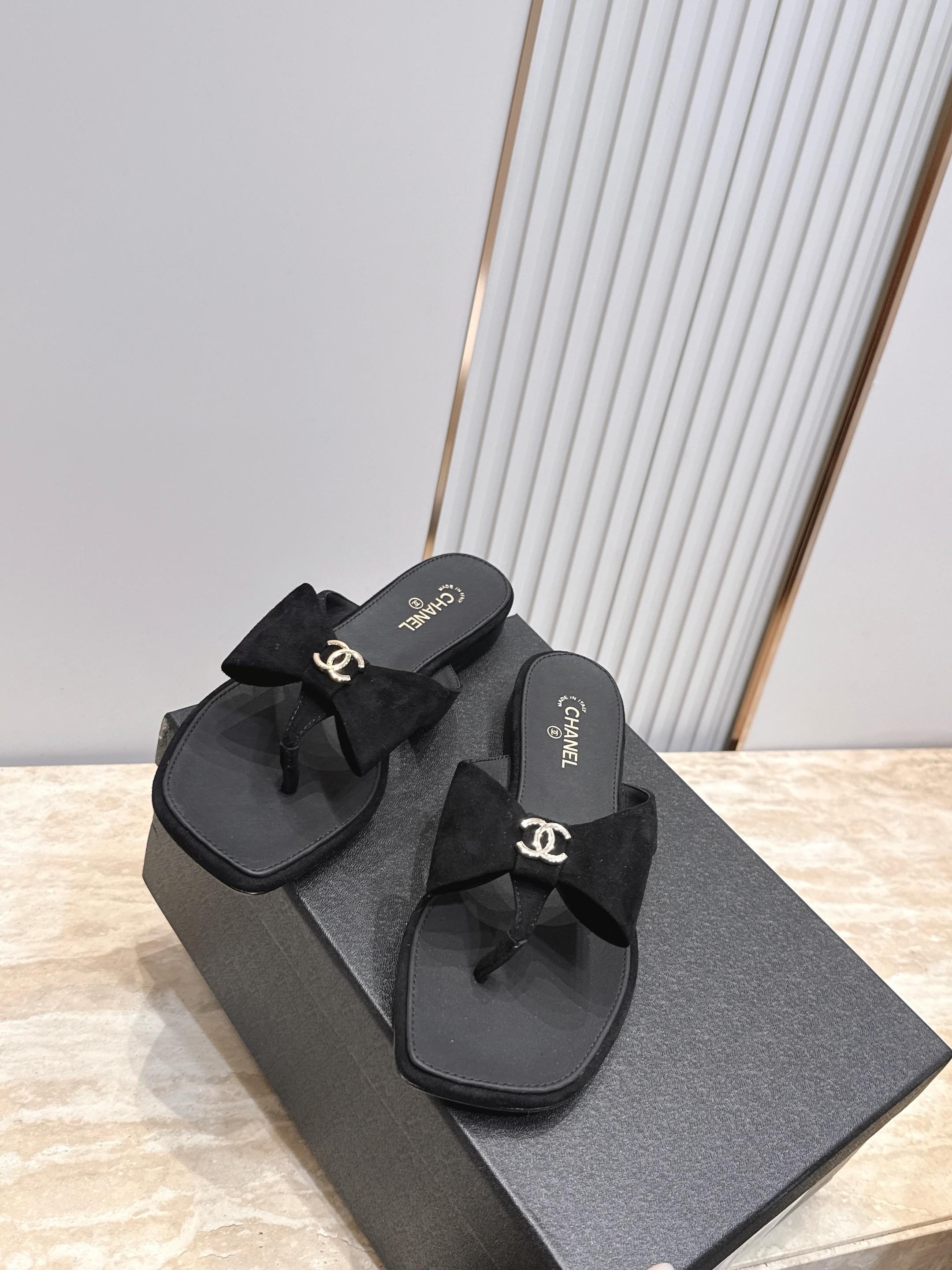 Chanel 2026 Bow Thong Sandal 15mm Suede Calfskin 898999