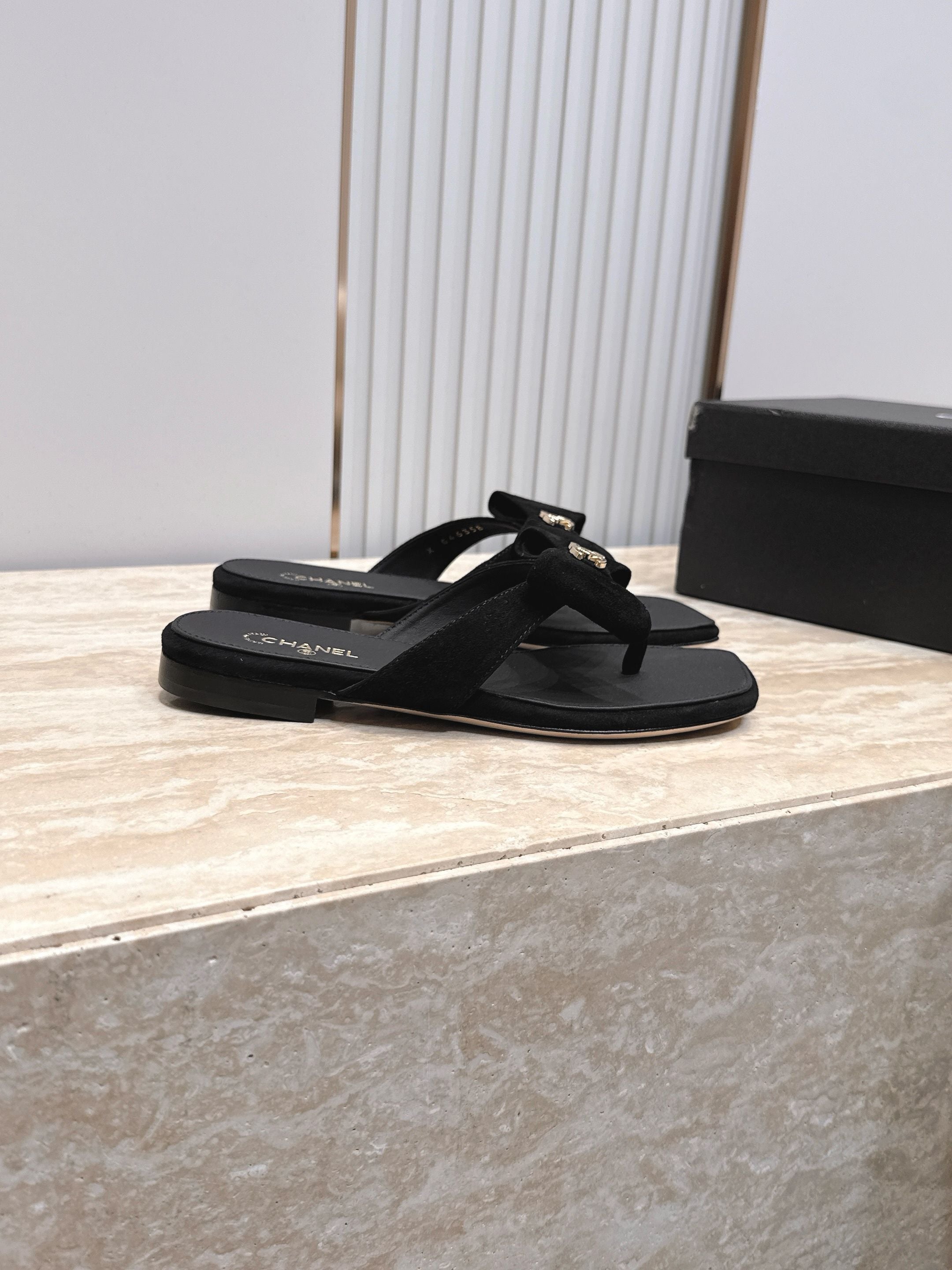 Chanel 2026 Bow Thong Sandal 15mm Suede Calfskin 898999