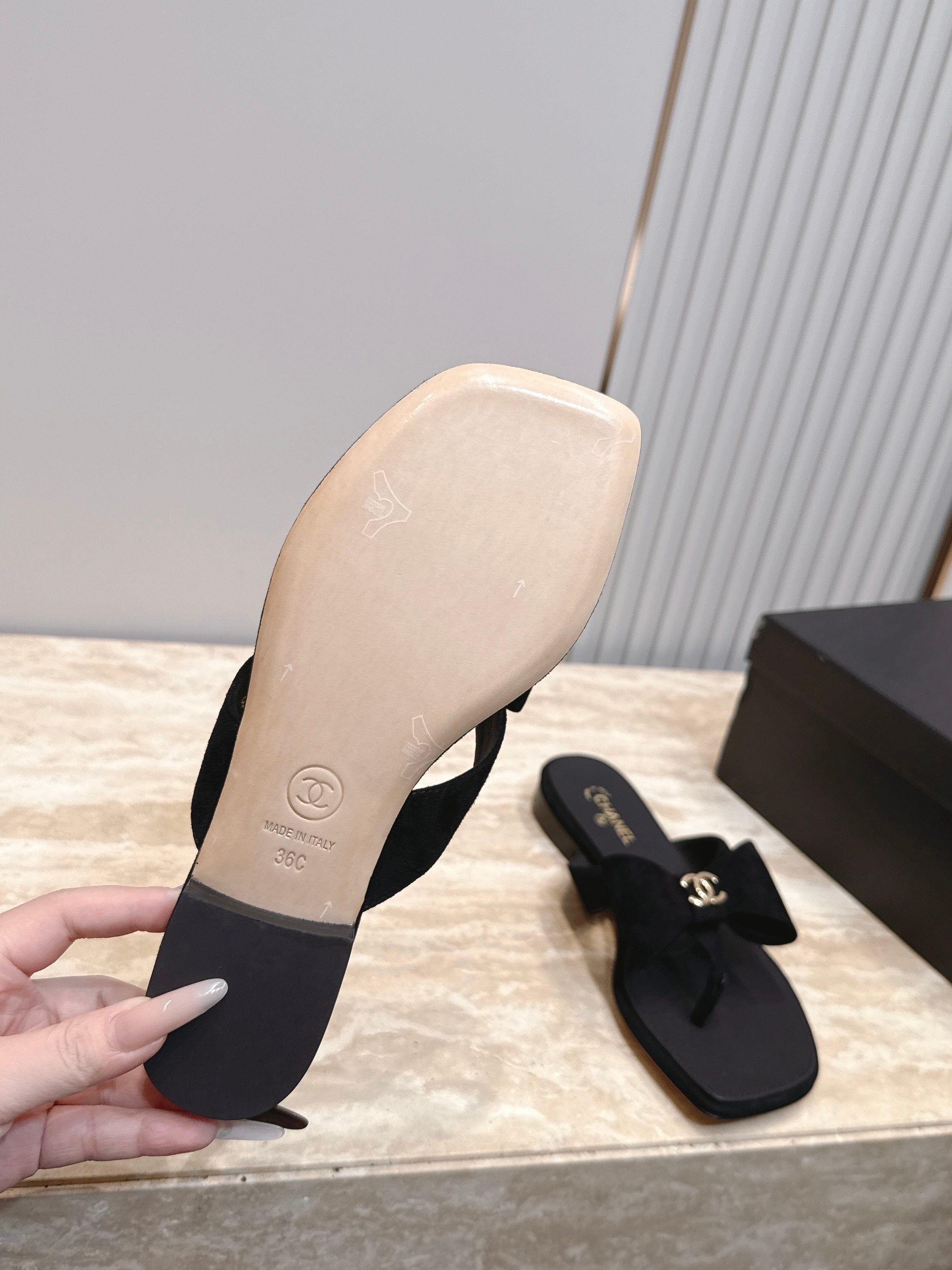 Chanel 2026 Bow Thong Sandal 15mm Suede Calfskin 898999