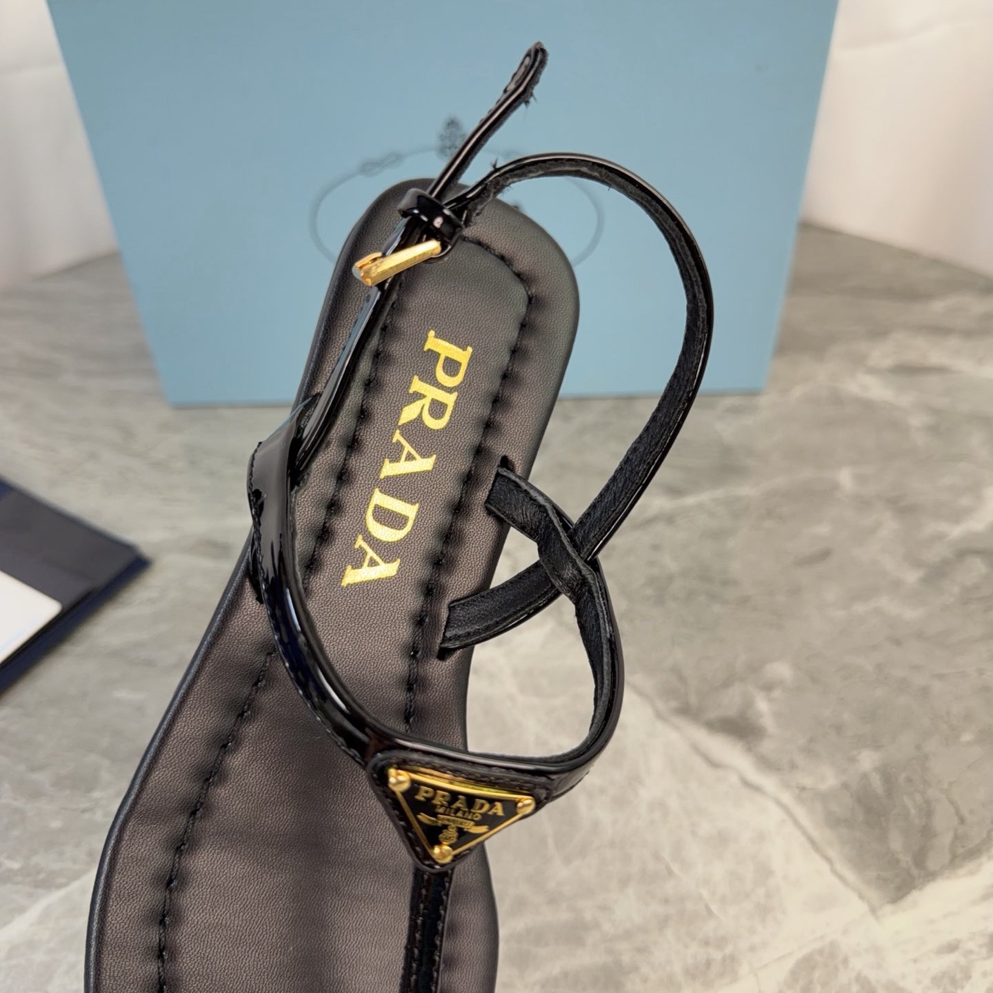 Prada 2026 Thong Sandals Patent Leather 789403