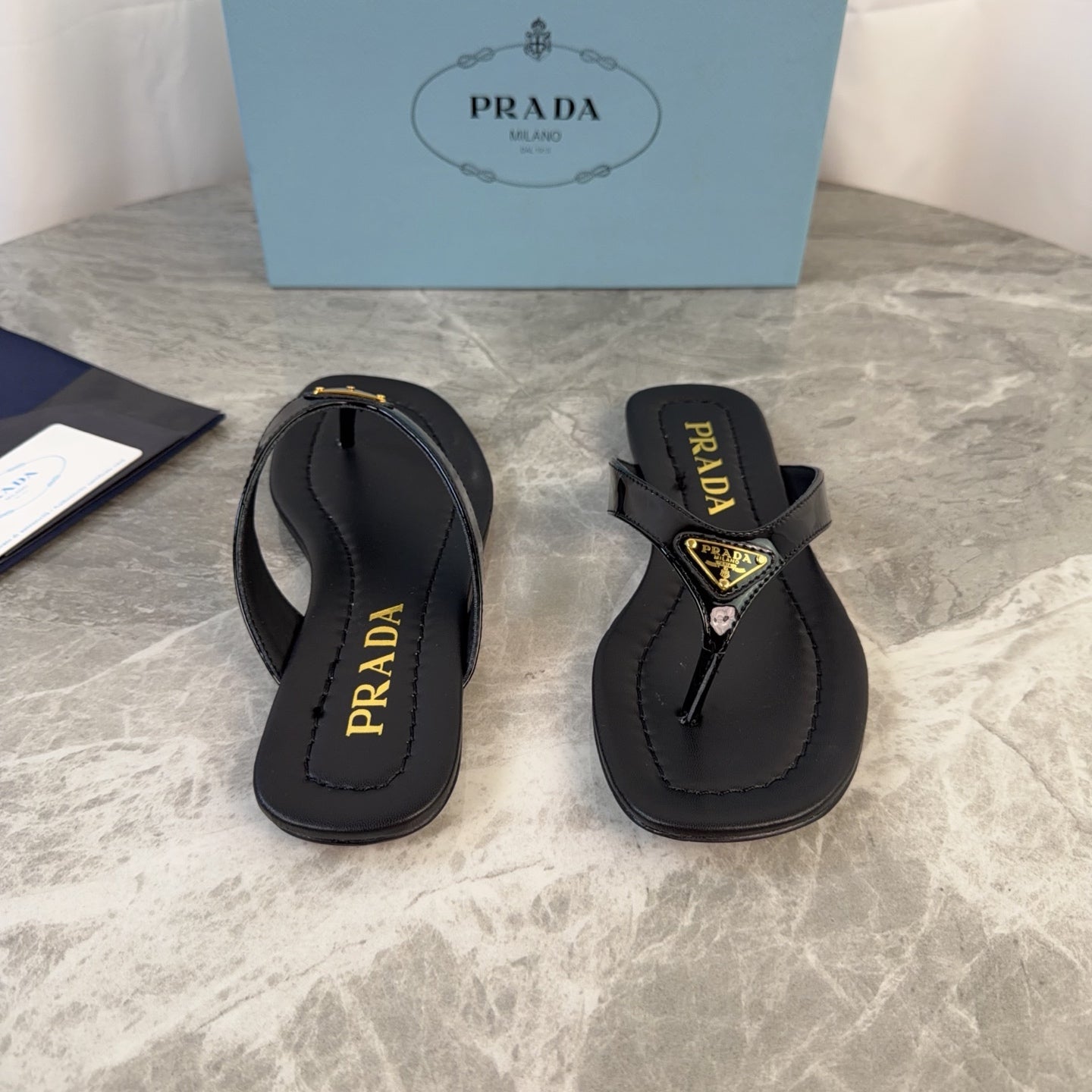 Prada 2026 Flipflops Patent Leather 789406