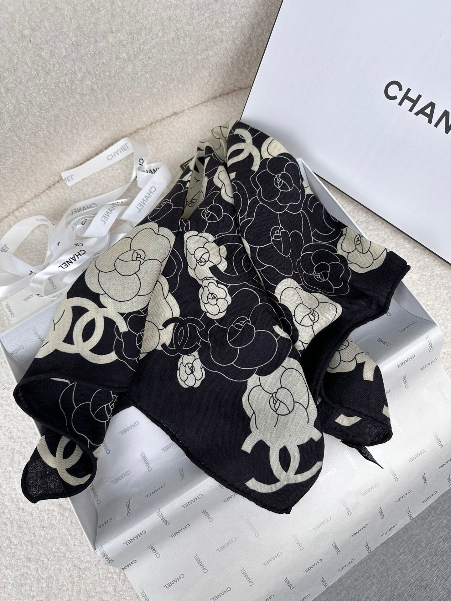 CC Square Scarf 70 CM In Black Mix White Ivory Camellia Cashmere And Silk 367381