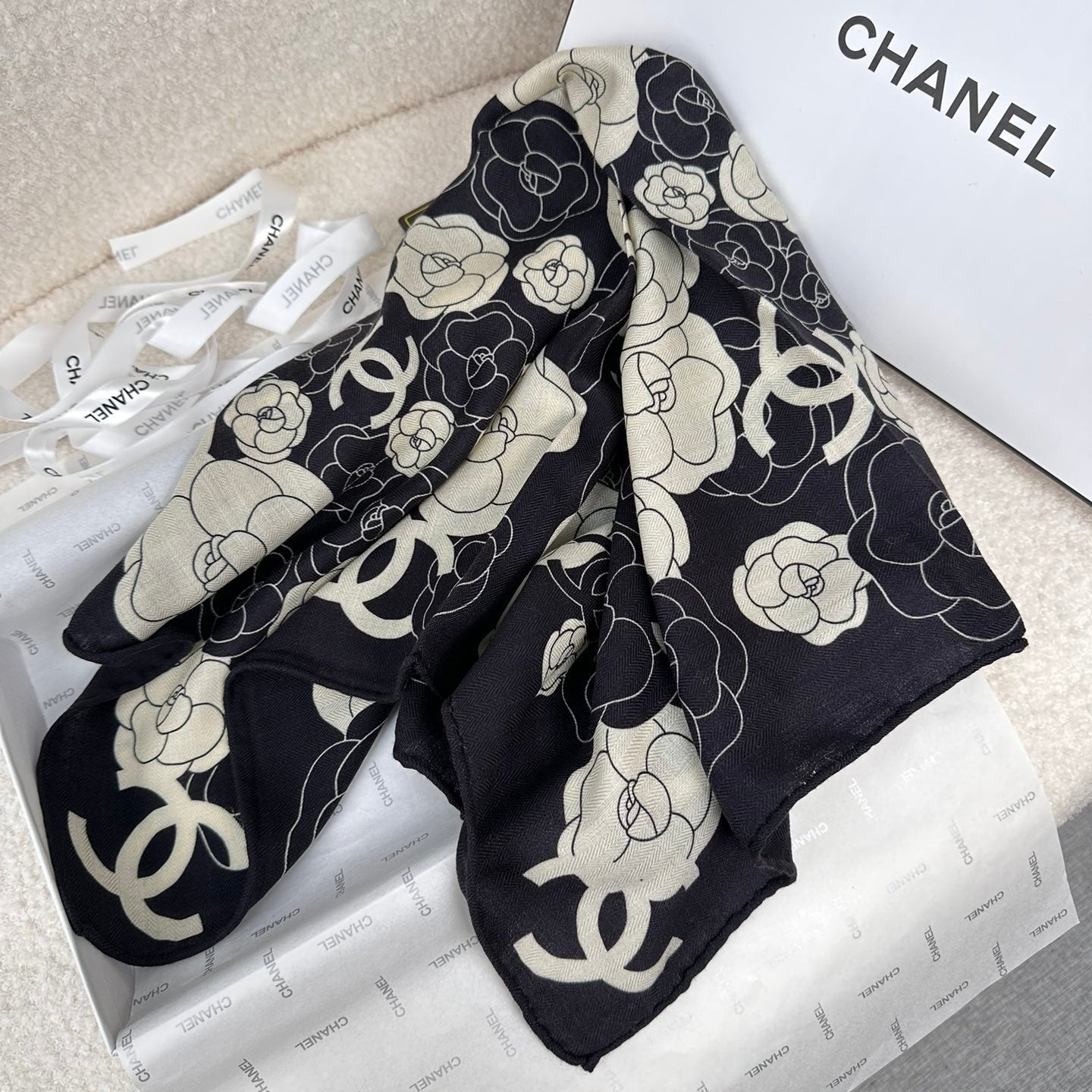 CC Square Scarf 70 CM In Black Mix White Ivory Camellia Cashmere And Silk 367381