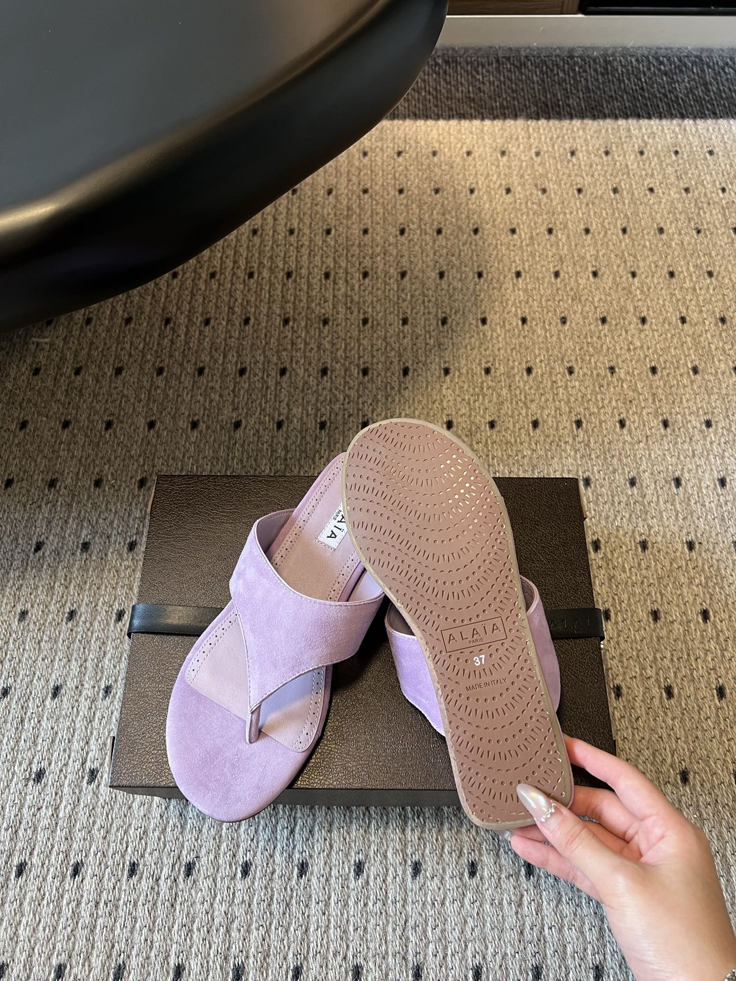 Alaia 2026 Flip-Flops Flat Velvet Sheepskin 803344