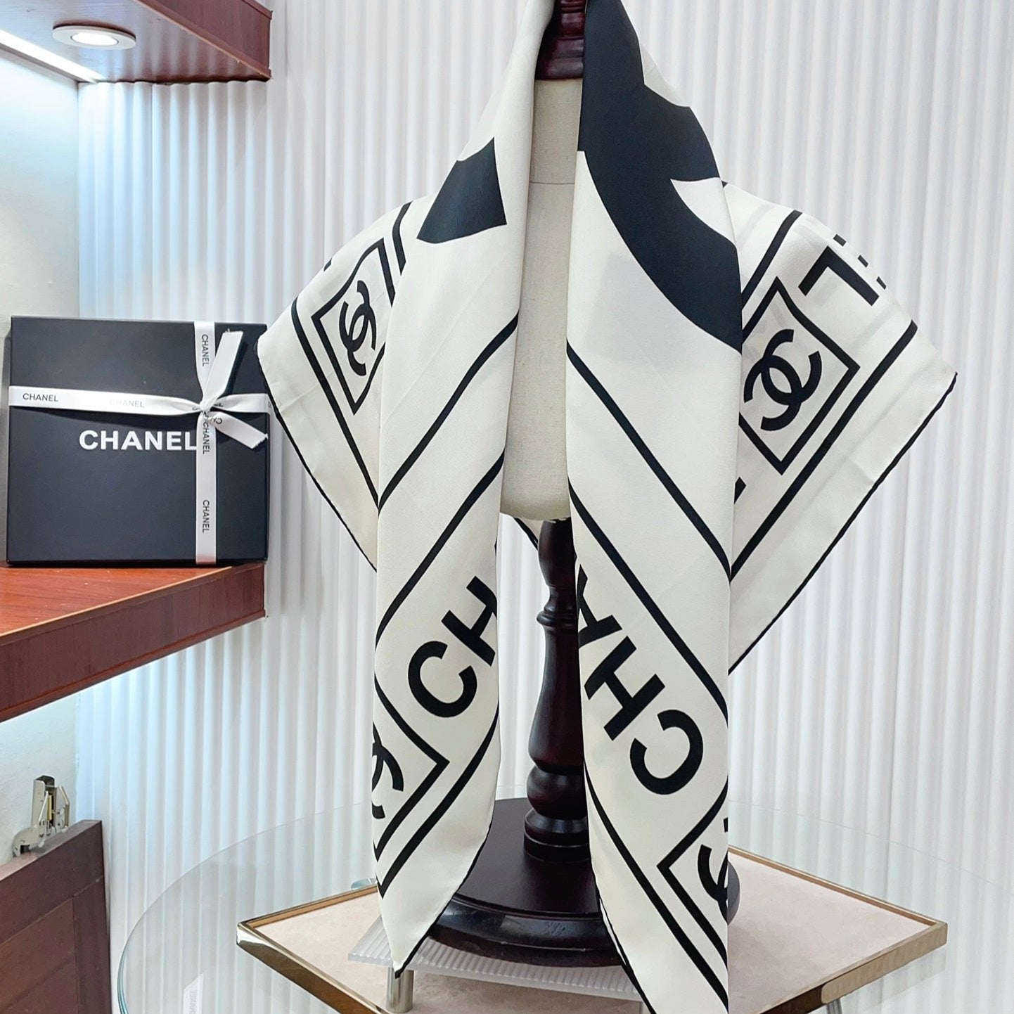 CC Square Scarf 90 CM In White Mix Black Silk Twill  167960